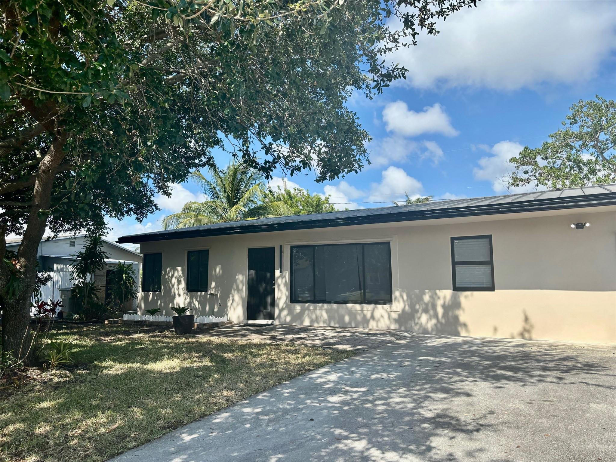 3041 NE 11th Ter