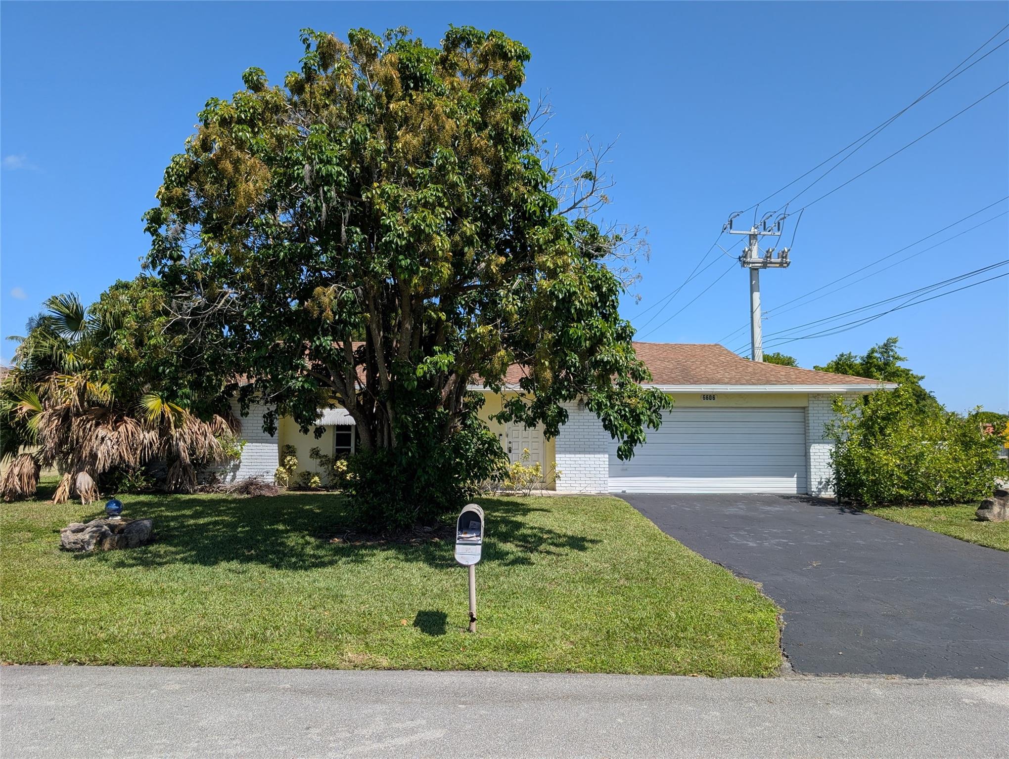 6606 NW 95th Ave