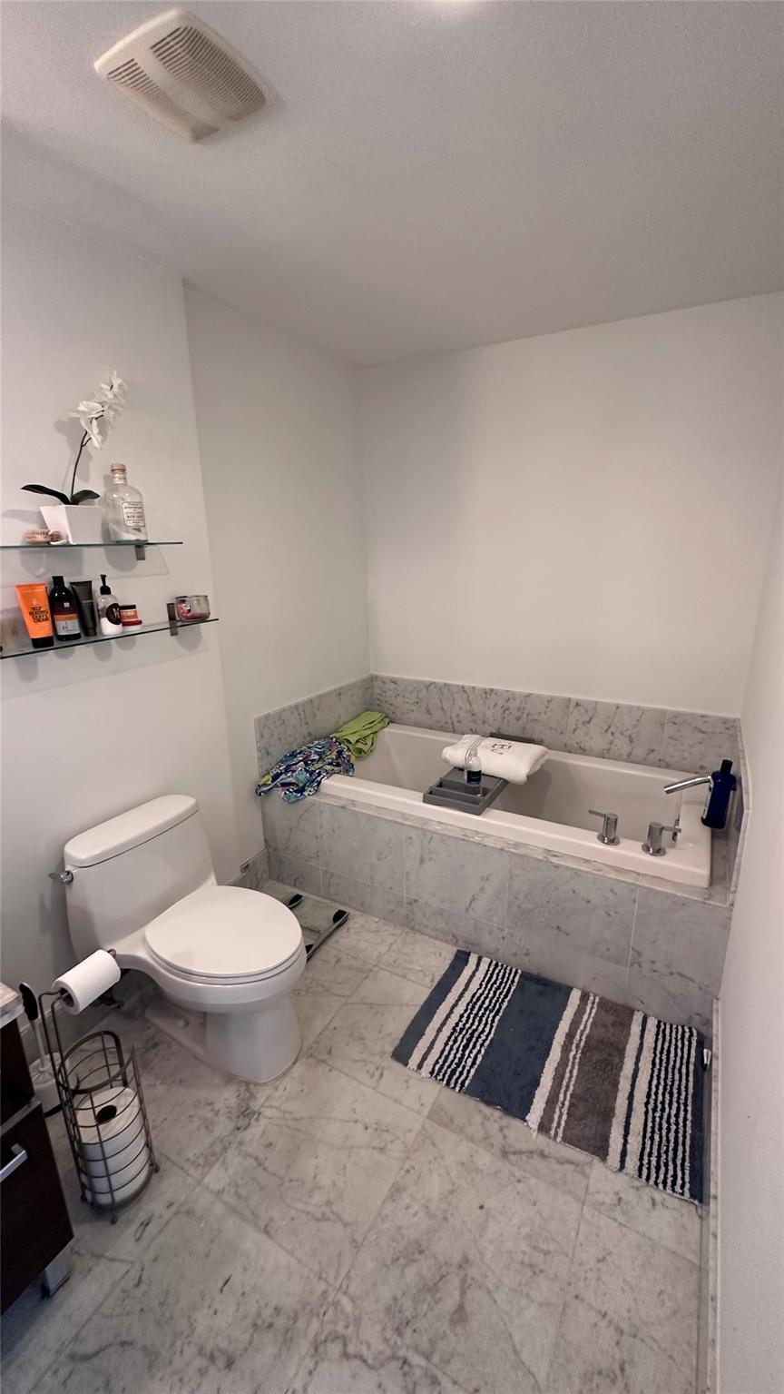 image Vizcayne South Condo2