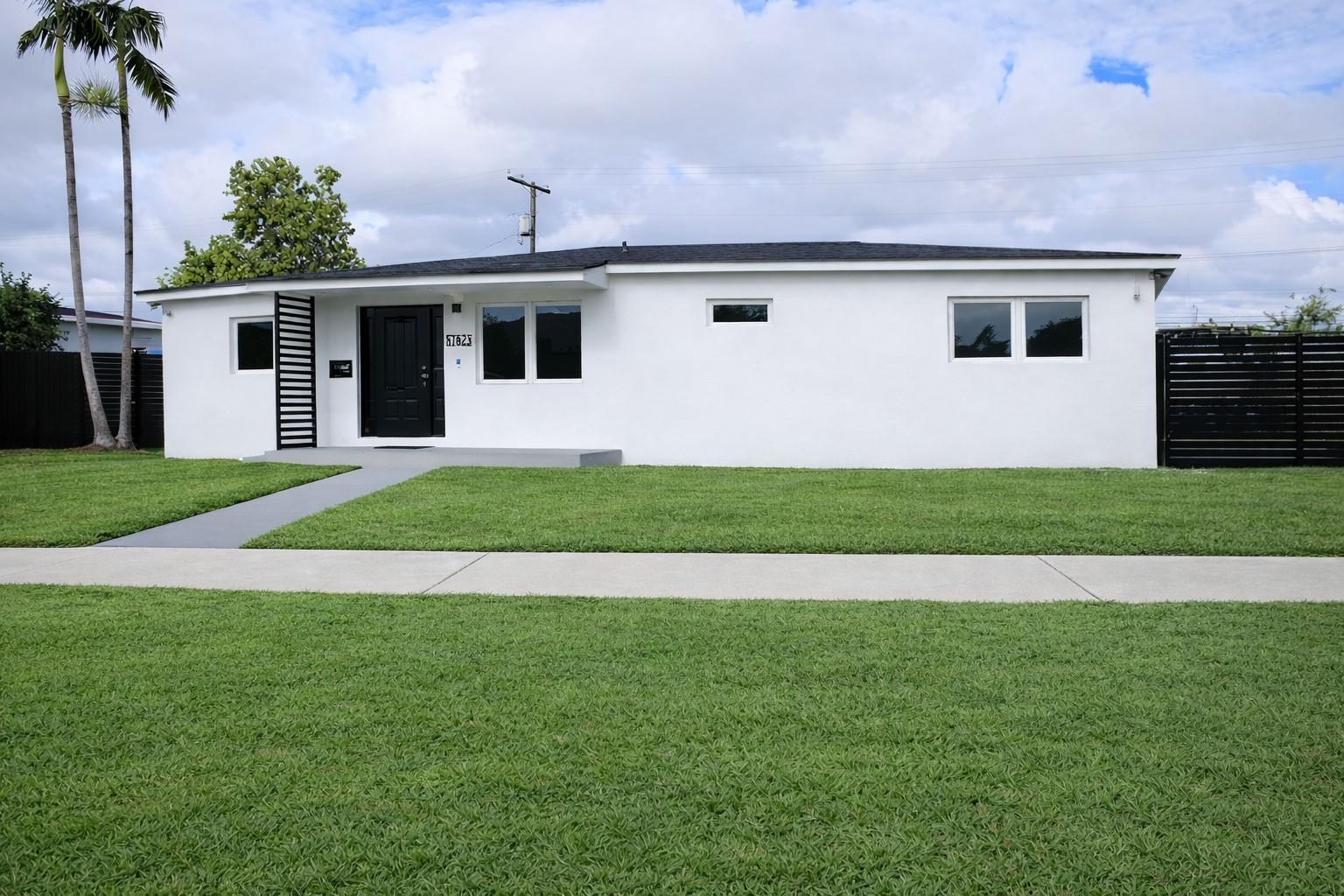 7825 SW 35th Ter Miami, FL 33155