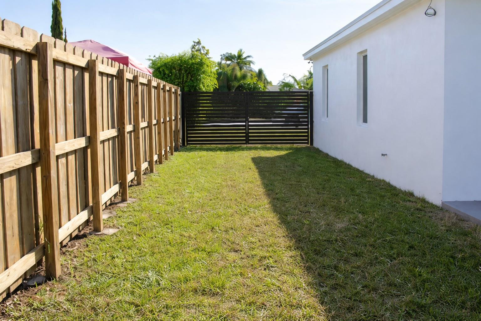 7825 SW 35th Ter Miami, FL 33155