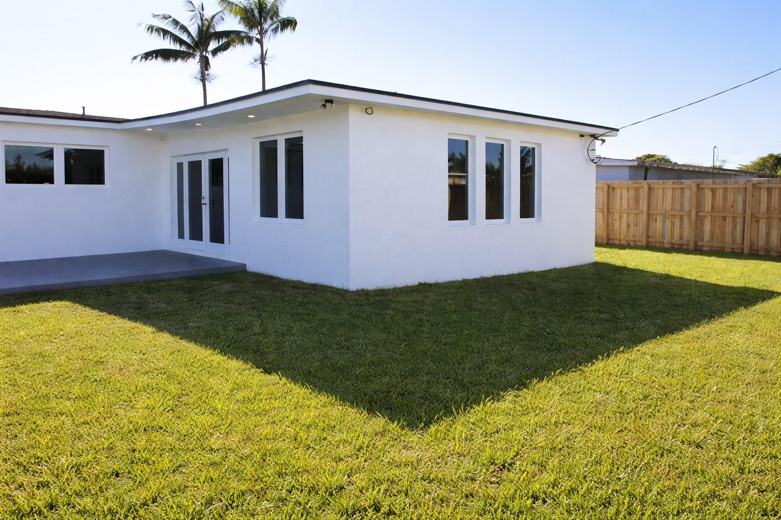 7825 SW 35th Ter Miami, FL 33155