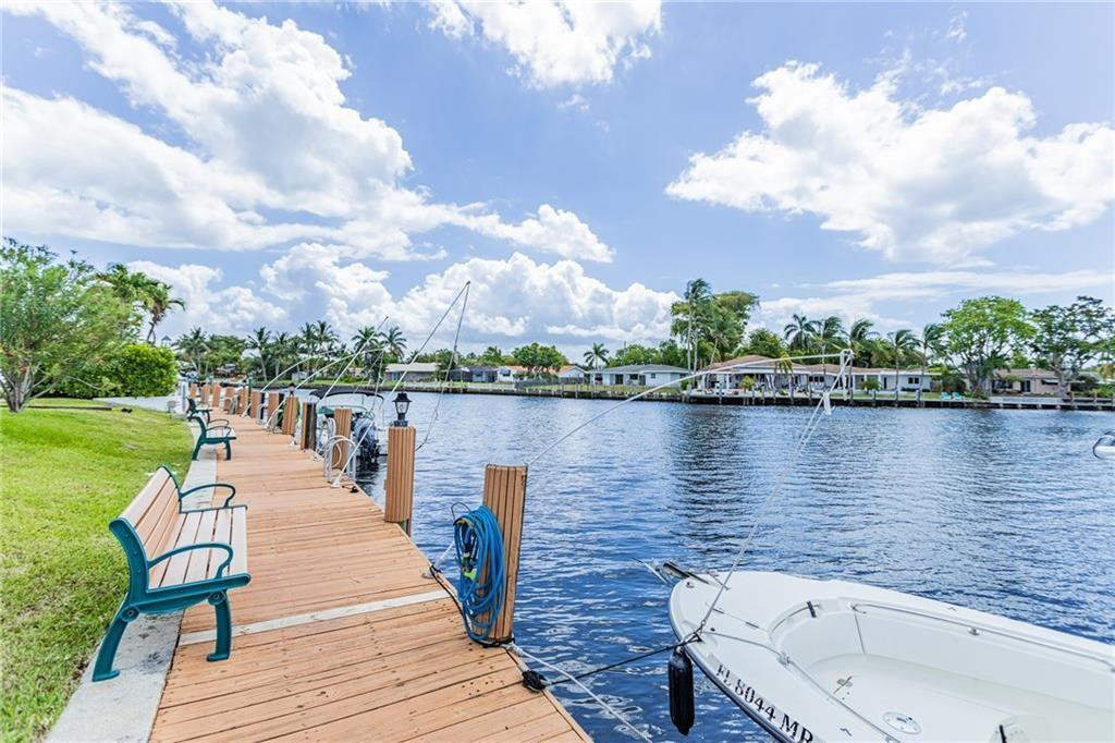 130 Cypress Clb #323