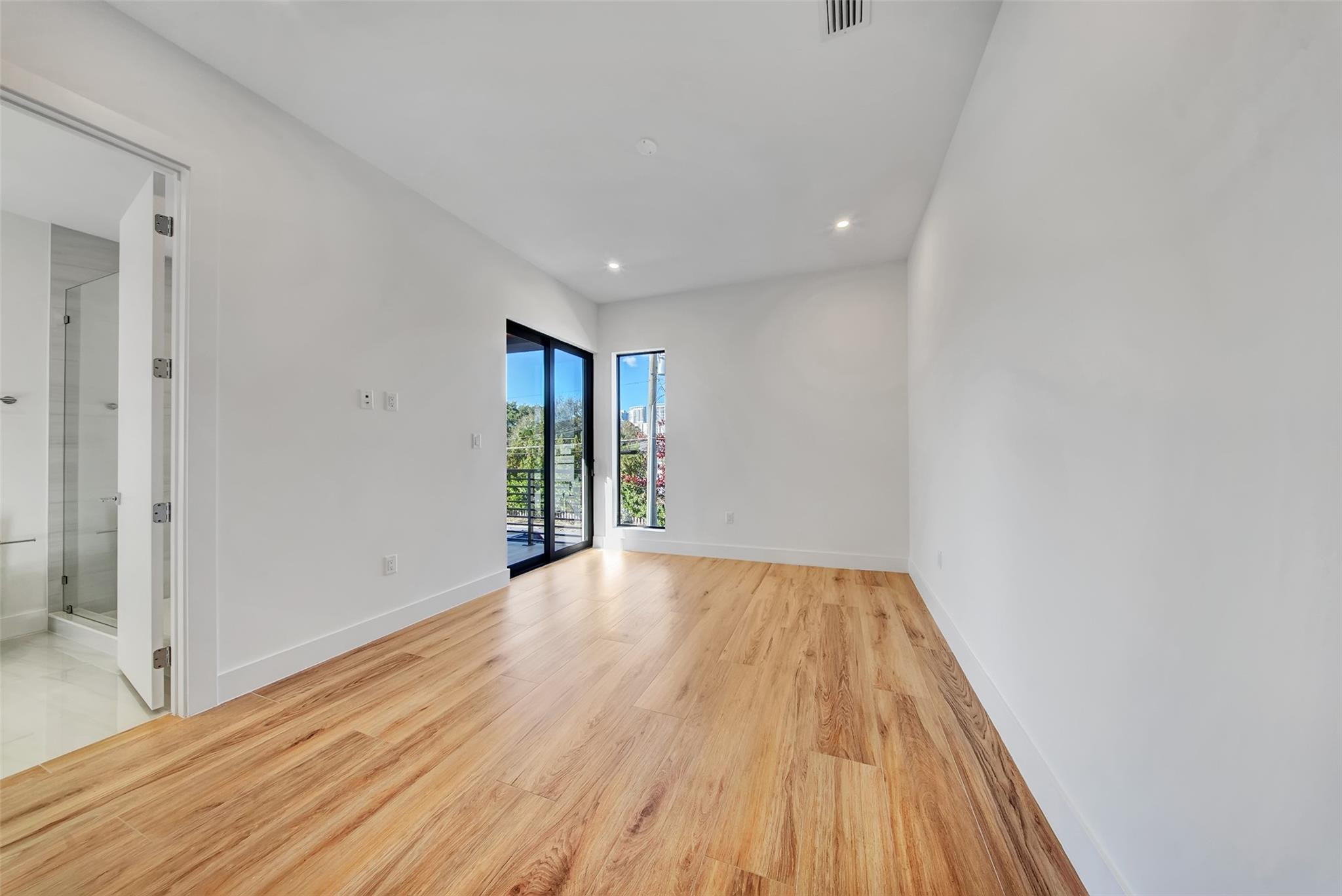 812 SE 12th #812 Fort Lauderdale, FL 33316