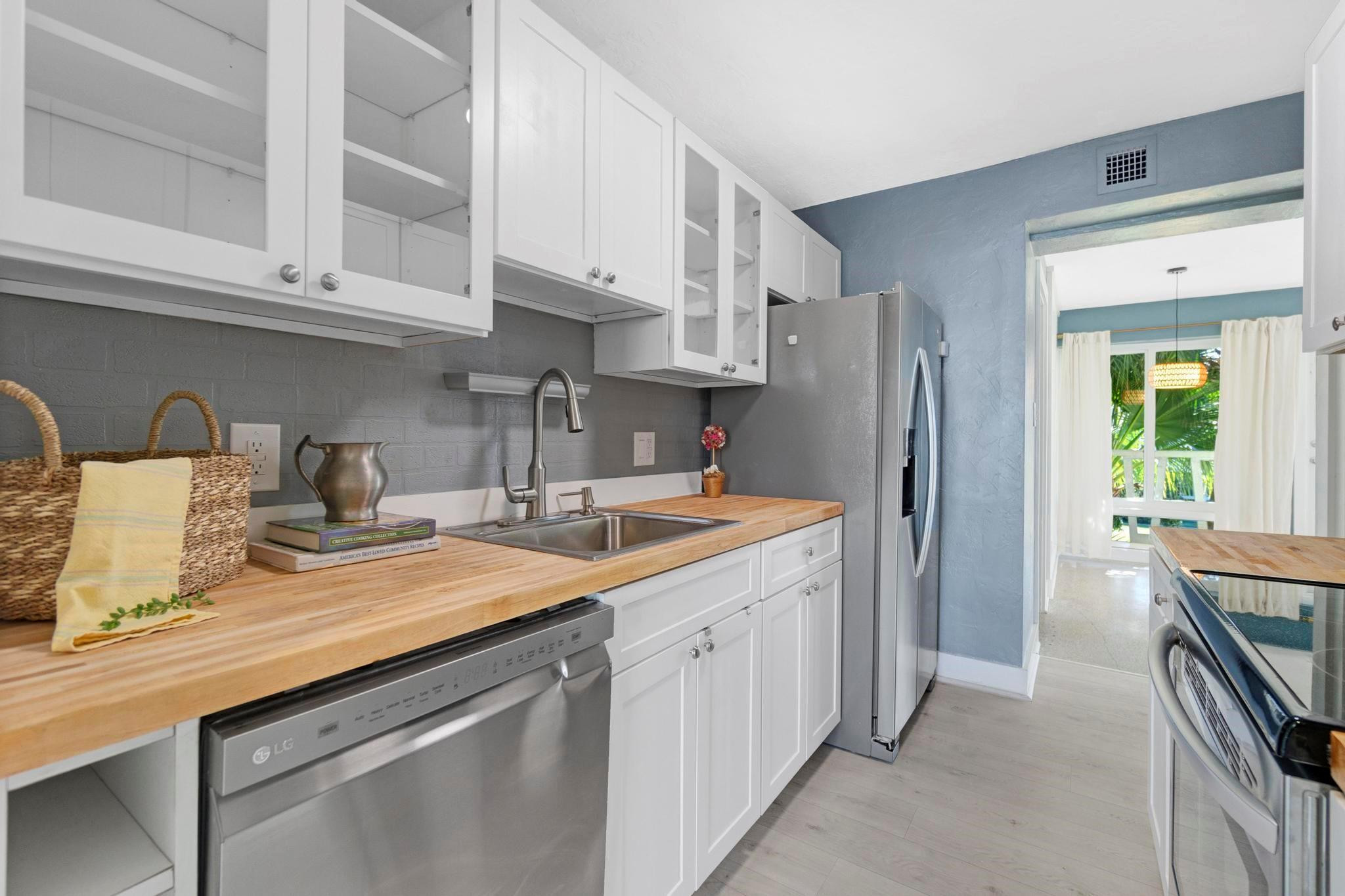 2755 NE 28th #C2 Lighthouse Point, FL 33064