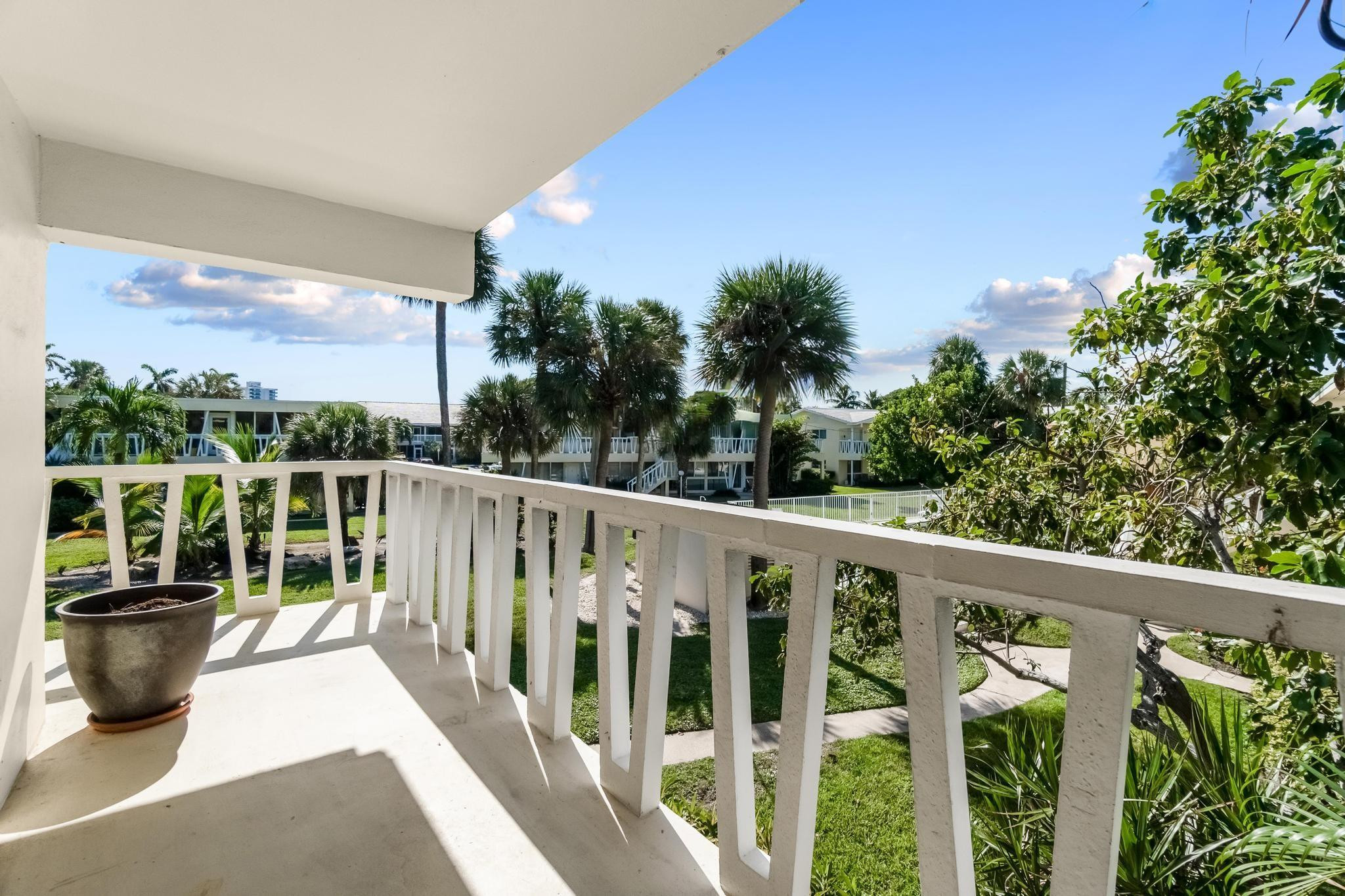 2755 NE 28th #C2 Lighthouse Point, FL 33064