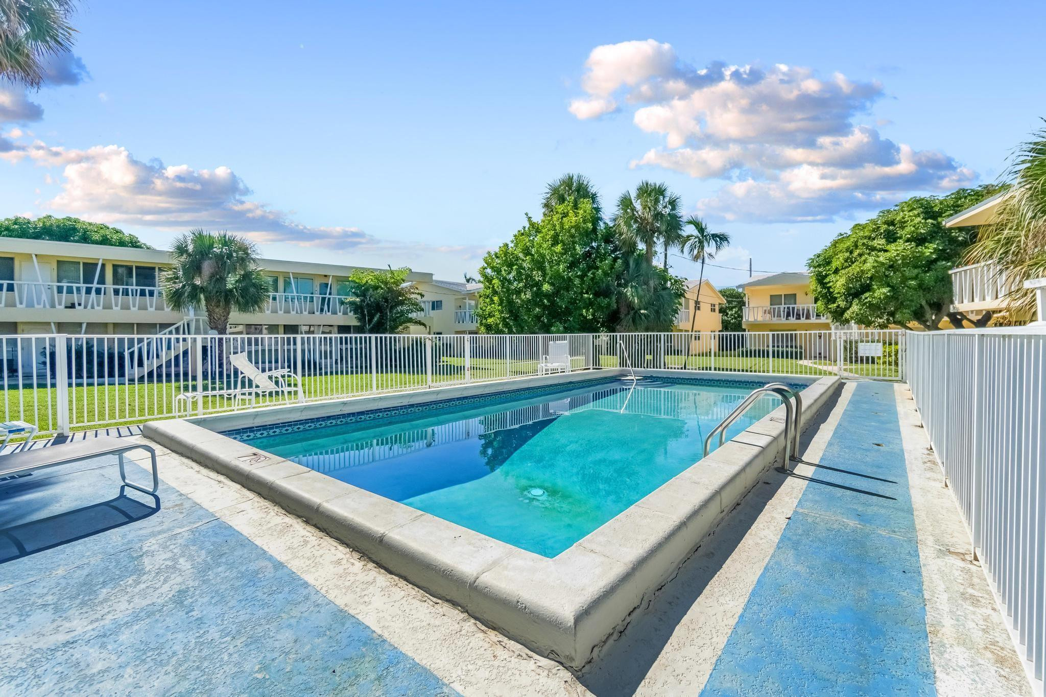 2755 NE 28th #C2 Lighthouse Point, FL 33064