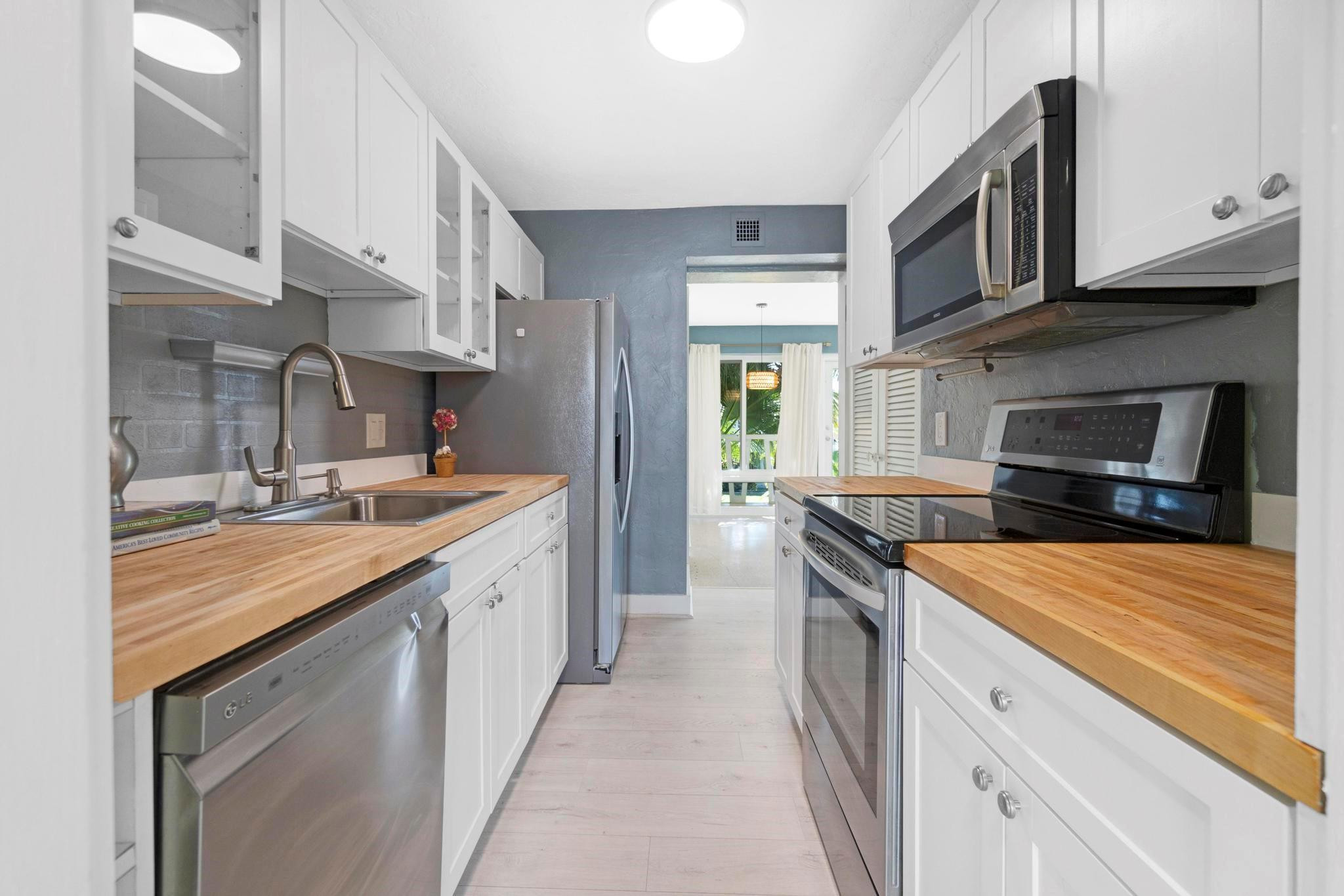 2755 NE 28th #C2 Lighthouse Point, FL 33064