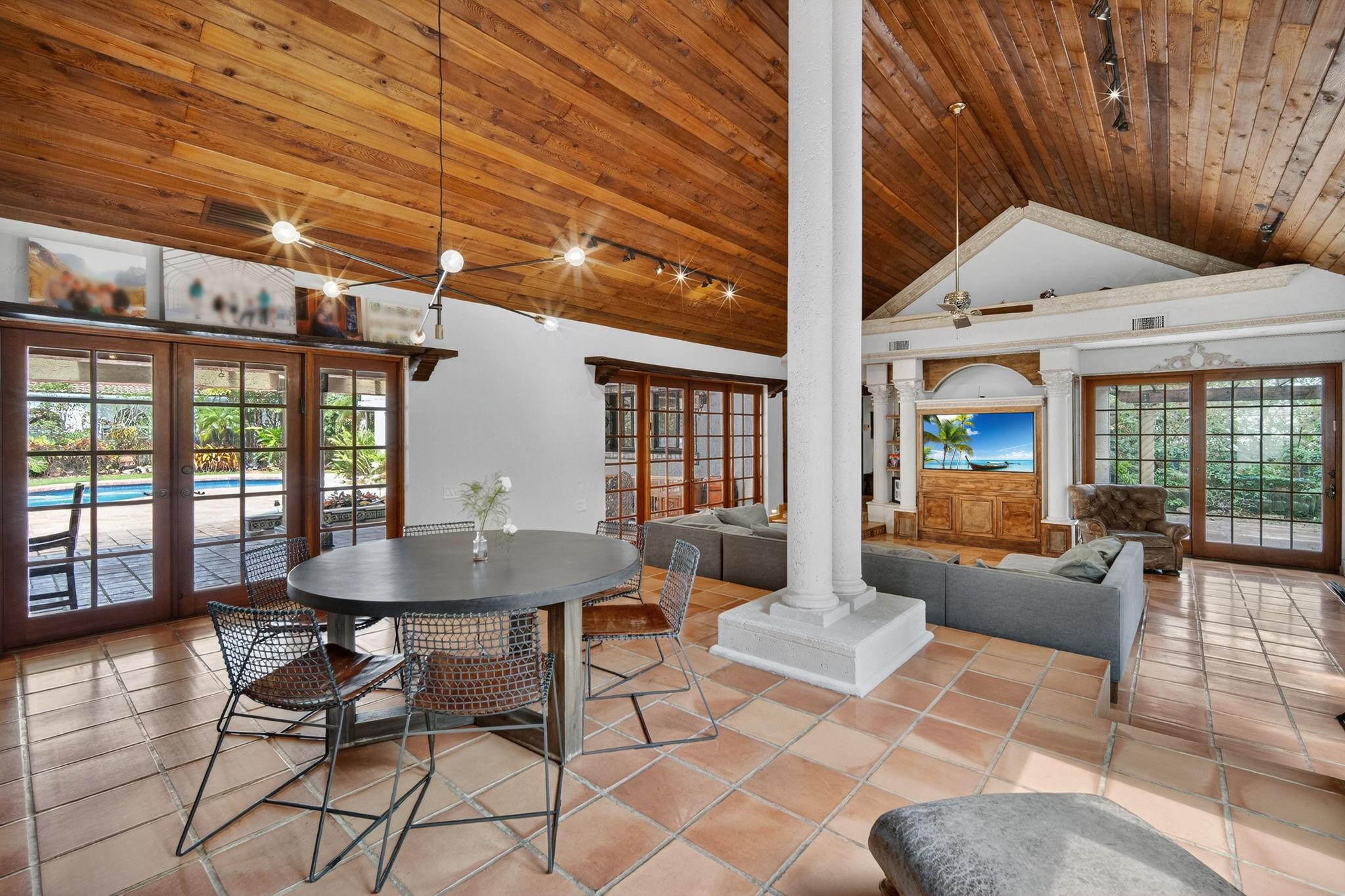 5720 SW 33rd Hollywood, FL 33312