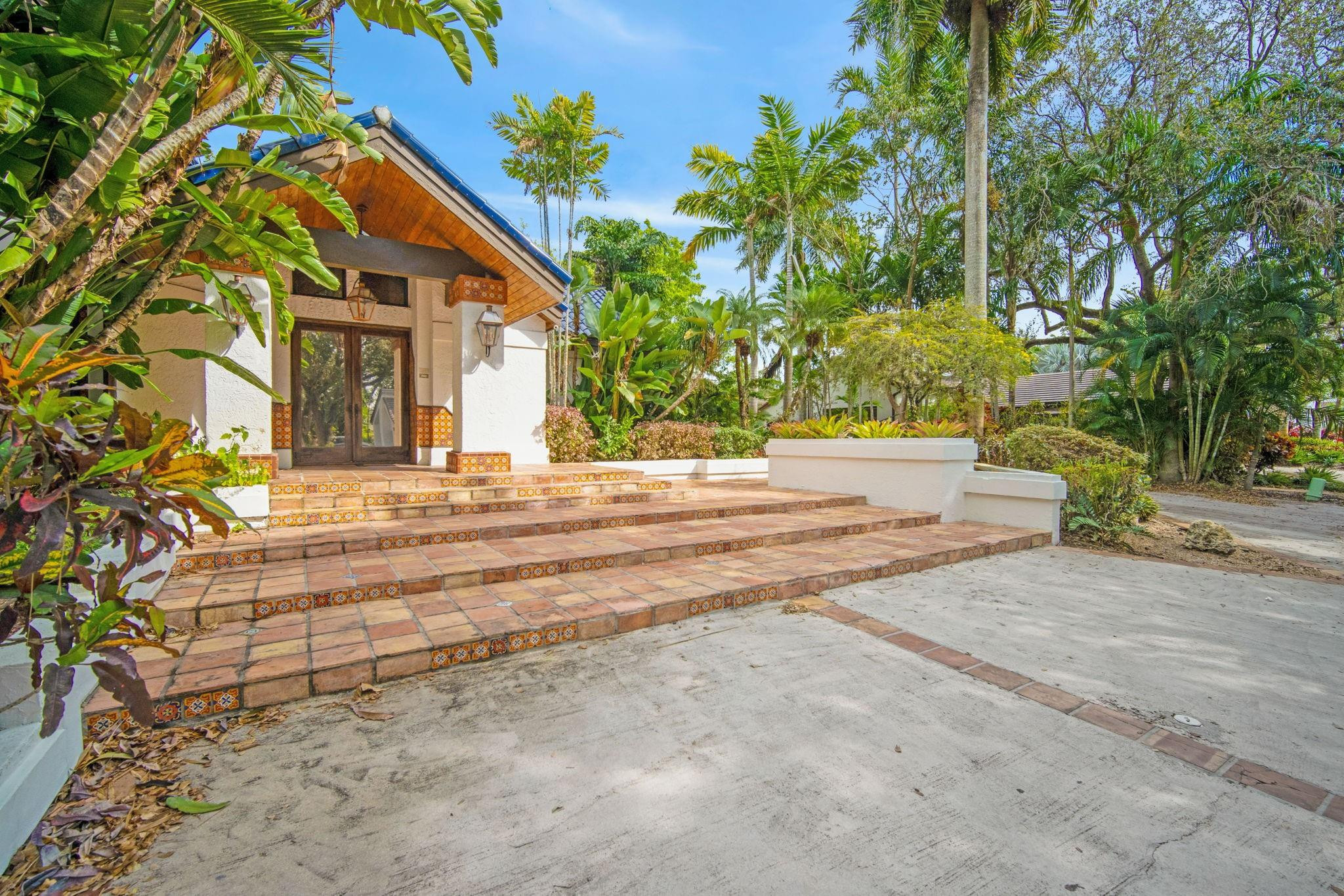 5720 SW 33rd Hollywood, FL 33312