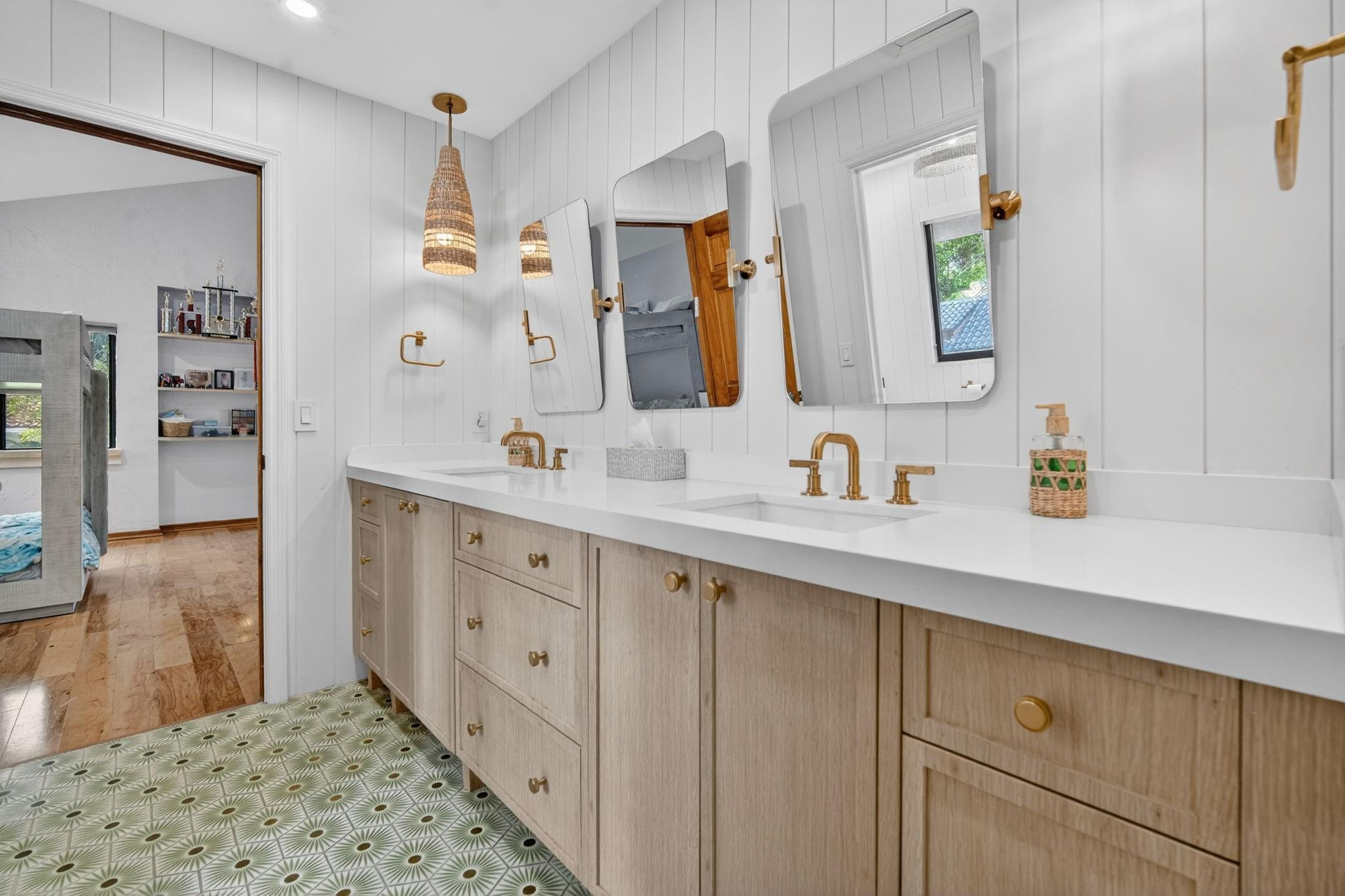 5720 SW 33rd Hollywood, FL 33312