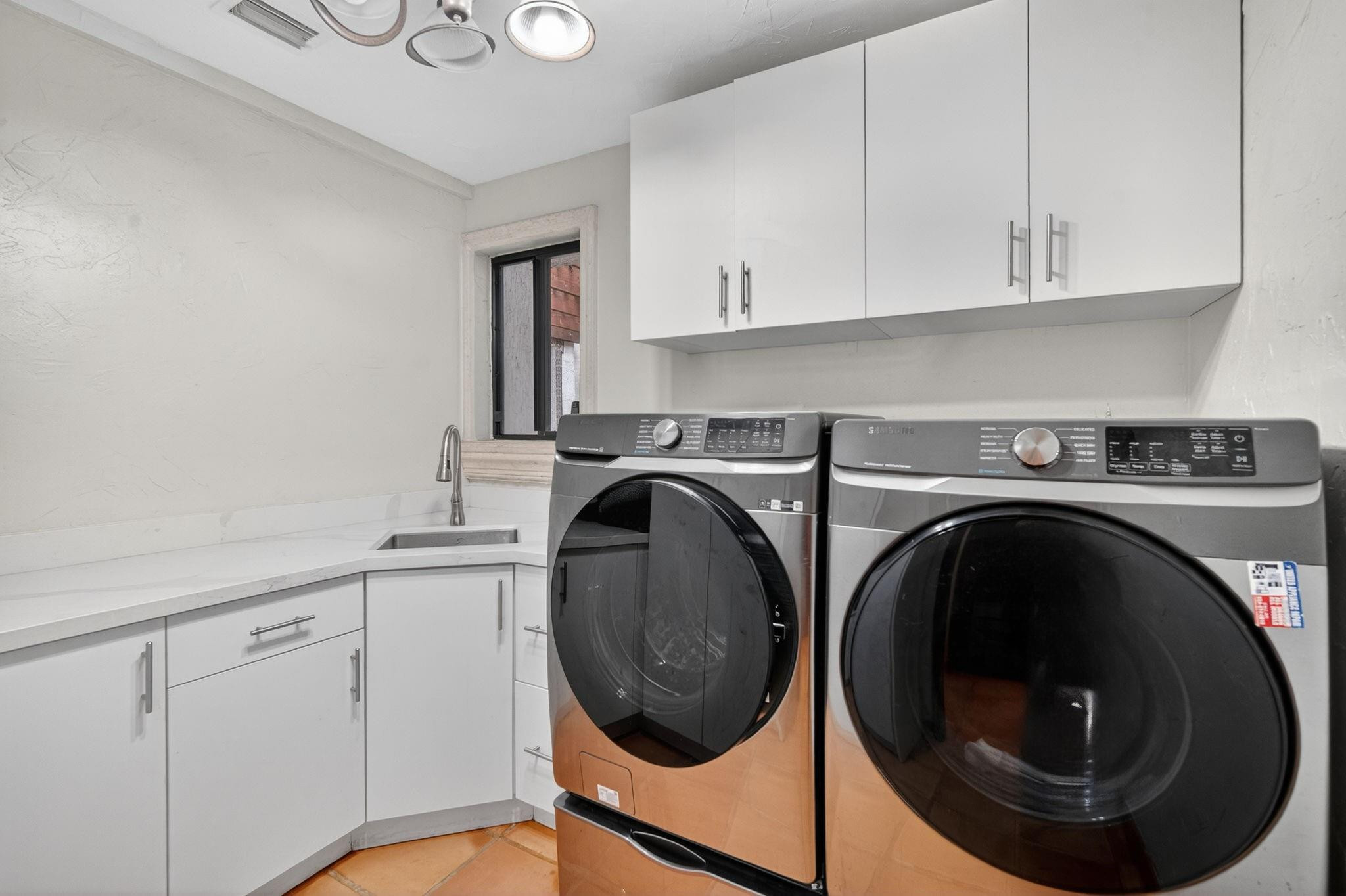 5720 SW 33rd Hollywood, FL 33312