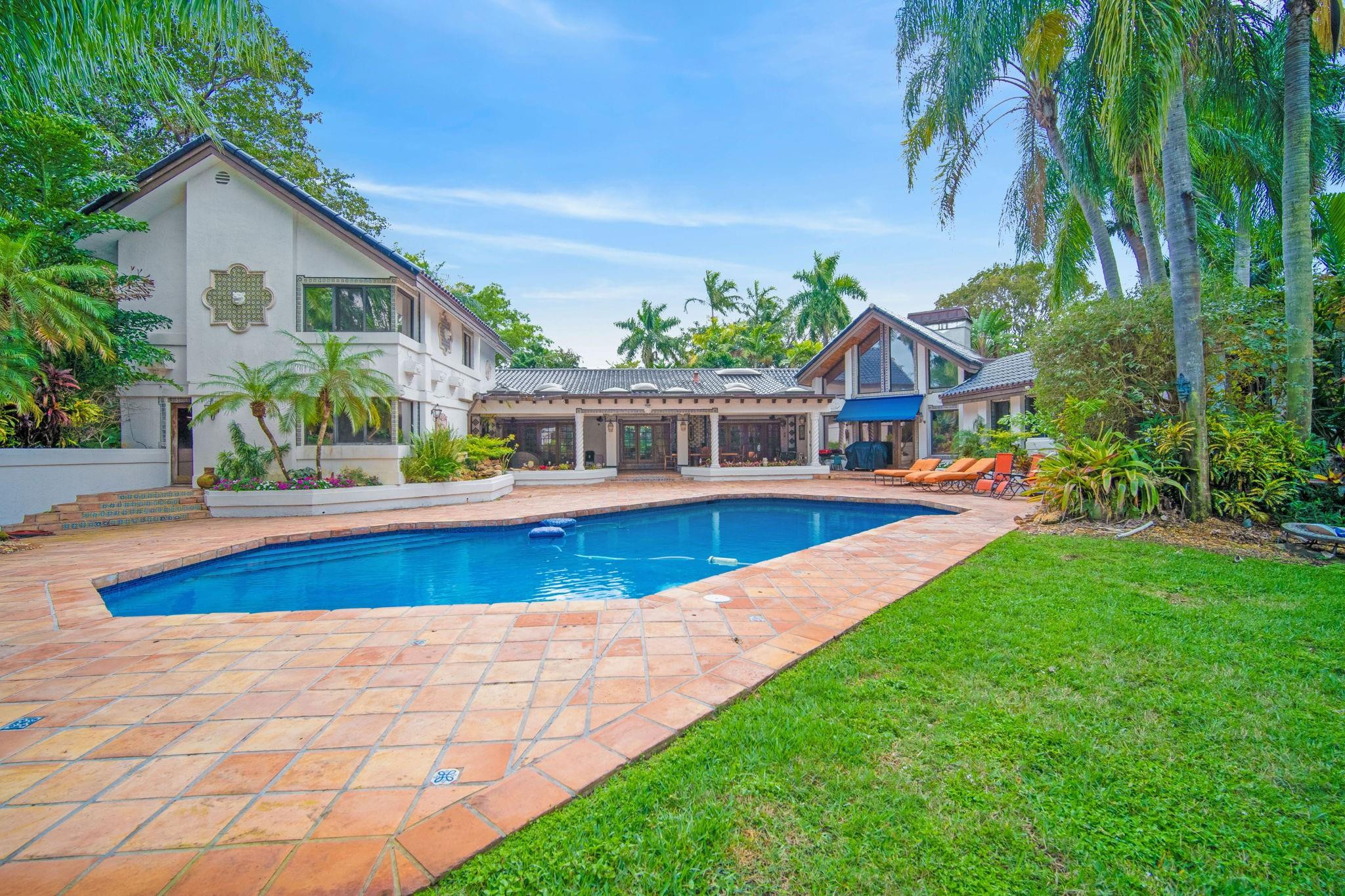 5720 SW 33rd Hollywood, FL 33312