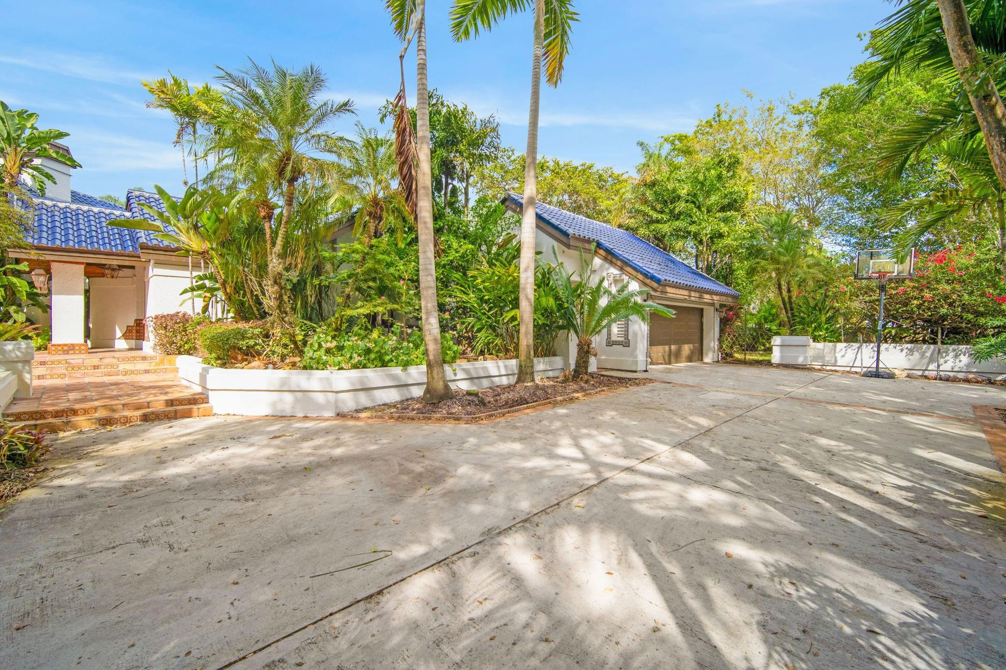 5720 SW 33rd Hollywood, FL 33312