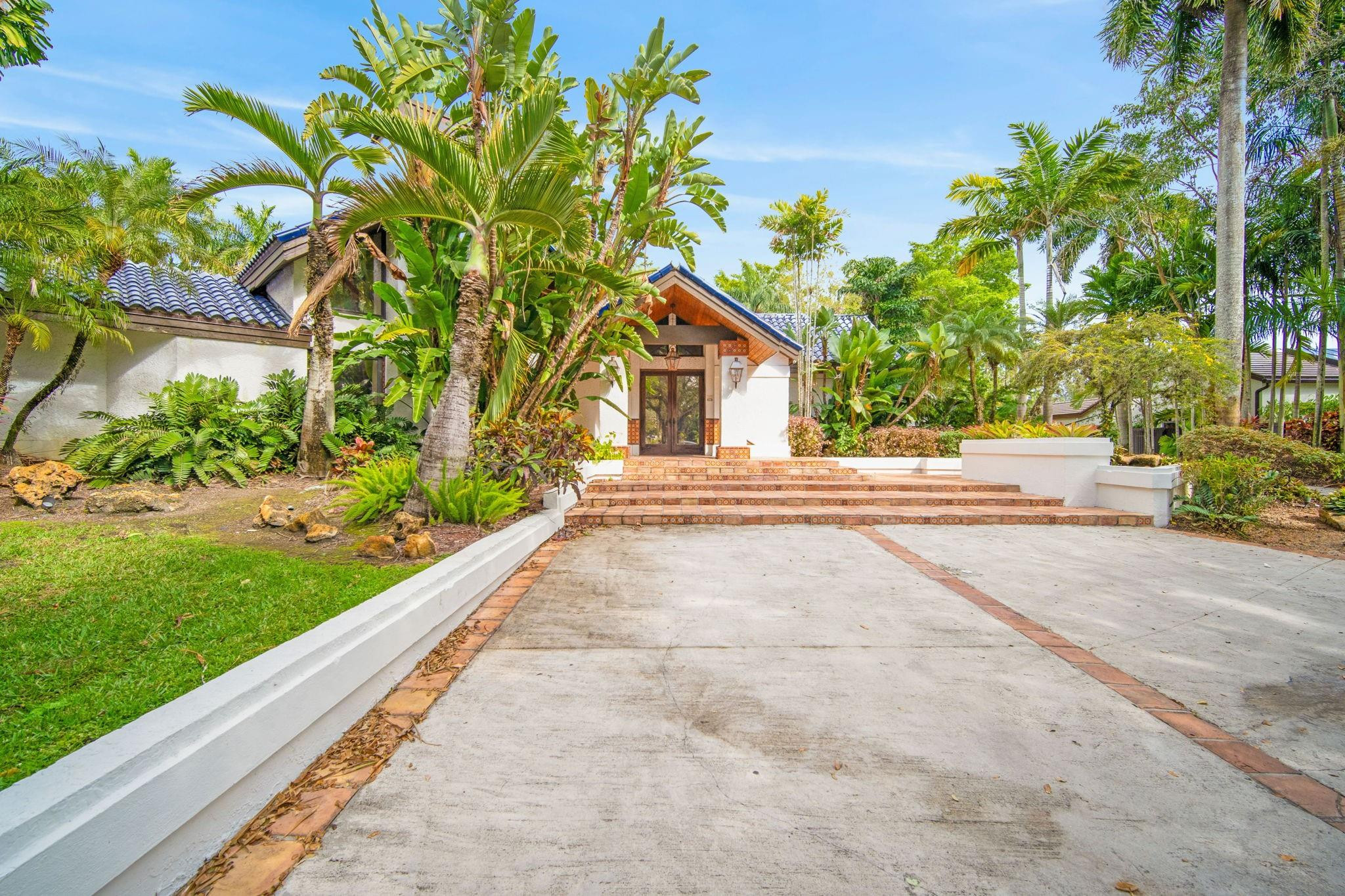 5720 SW 33rd Hollywood, FL 33312