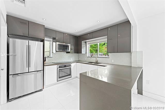 5435 La Gorce Drive Miami Beach, FL 33140