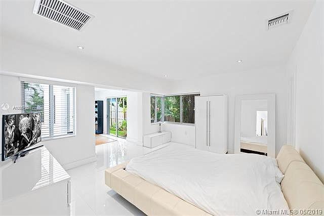 5435 La Gorce Drive Miami Beach, FL 33140