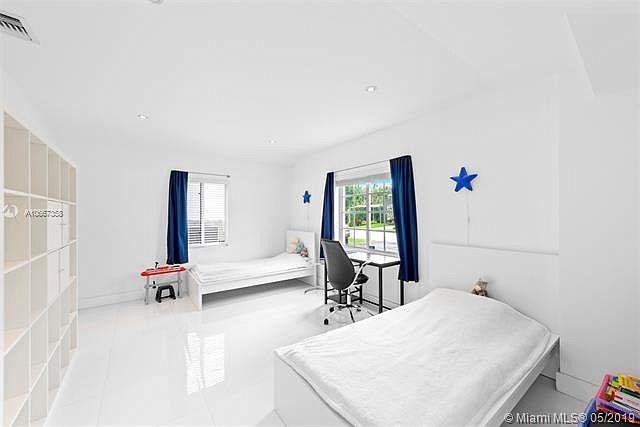 5435 La Gorce Drive Miami Beach, FL 33140