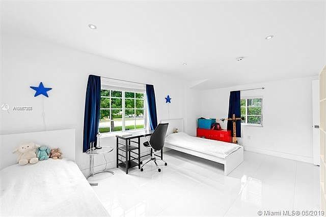 5435 La Gorce Drive Miami Beach, FL 33140