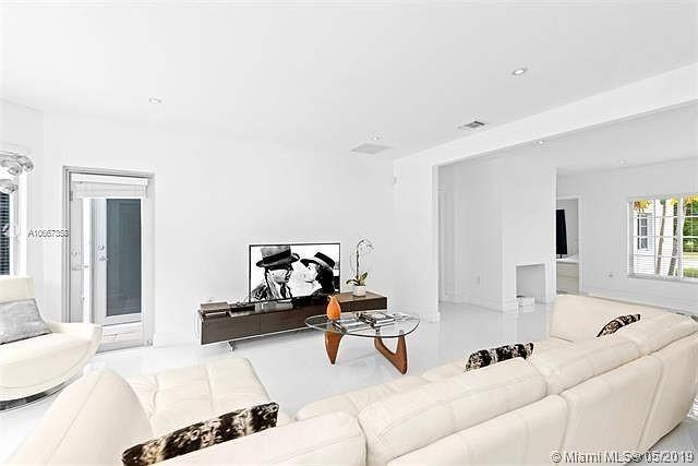 5435 La Gorce Drive Miami Beach, FL 33140