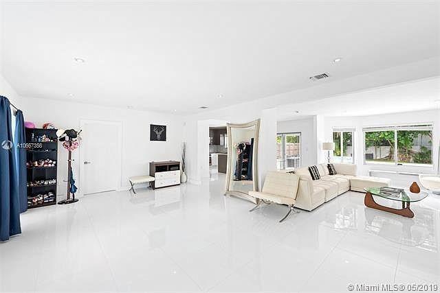 5435 La Gorce Drive Miami Beach, FL 33140