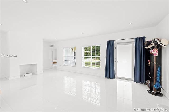 5435 La Gorce Drive Miami Beach, FL 33140