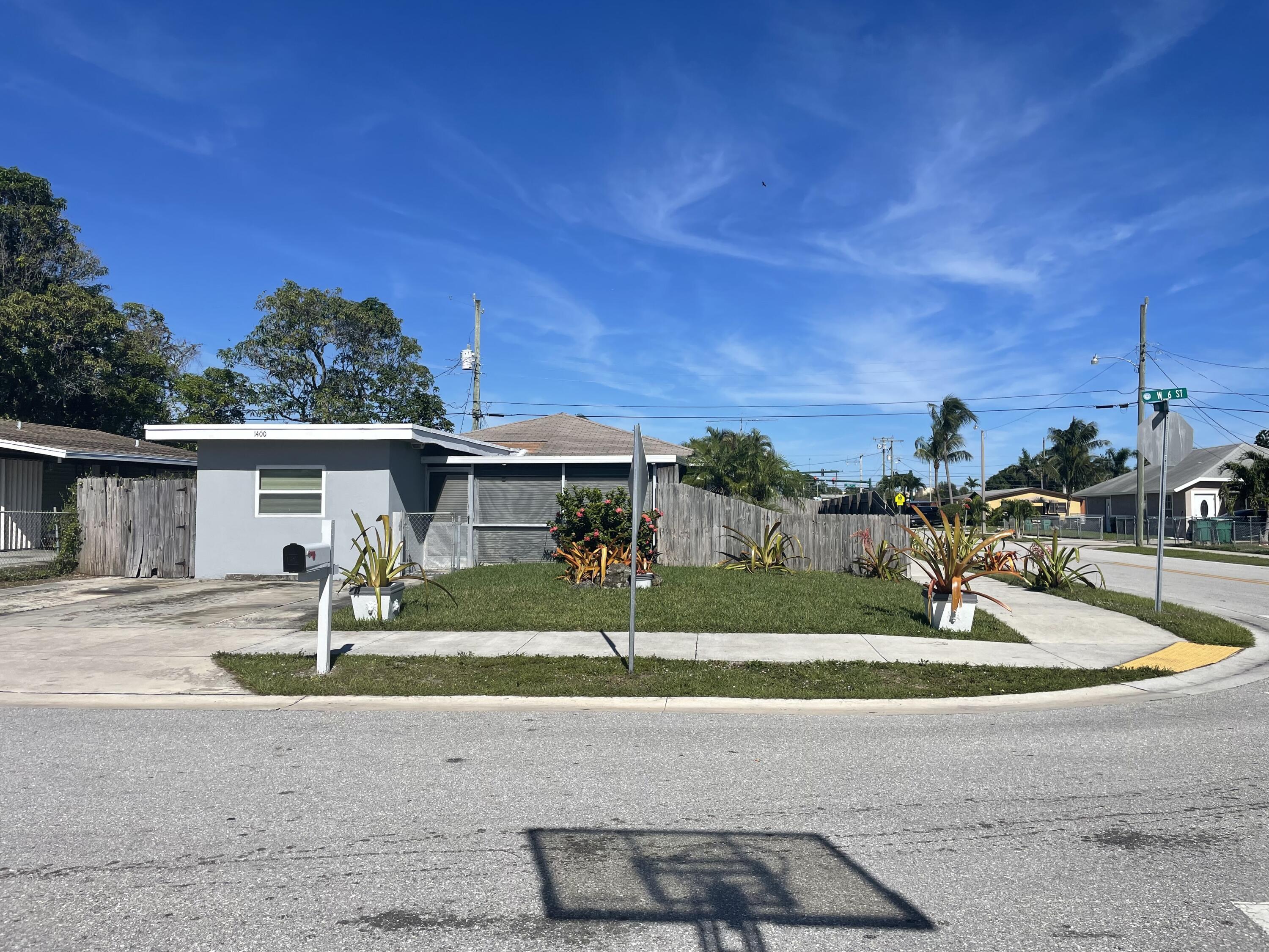 1400 W 6th Street