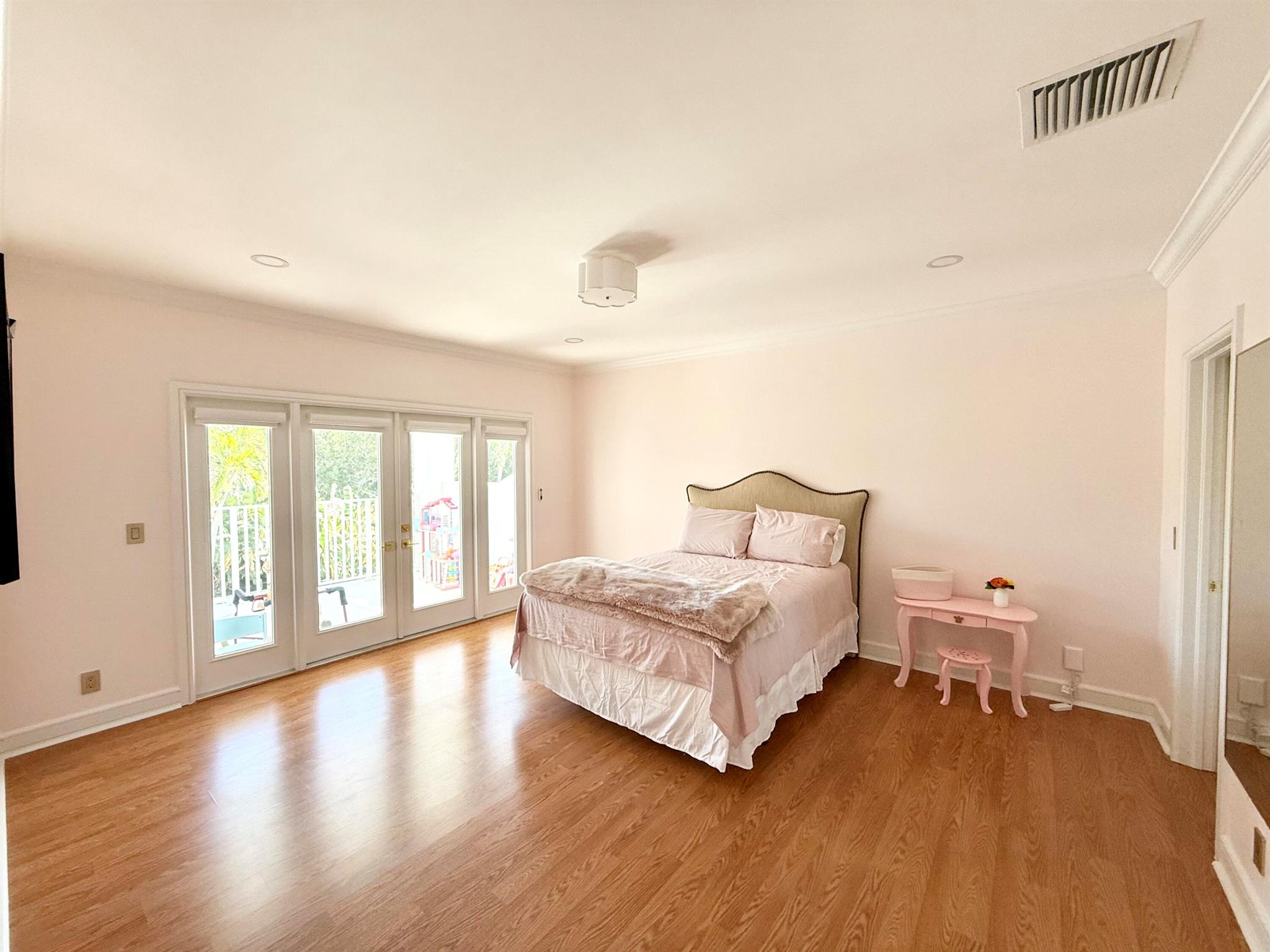 325 Eagle Dr Jupiter, FL 33477