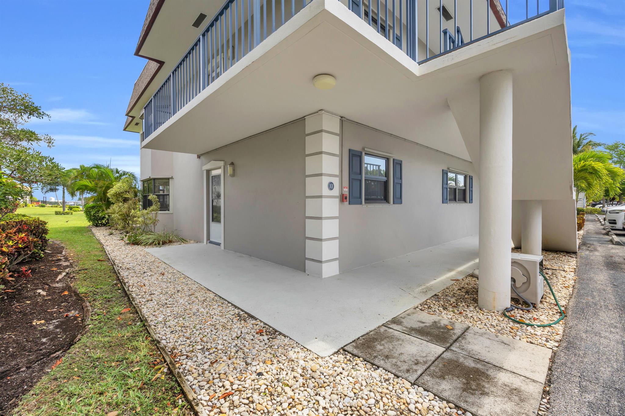 755 Saturn St #G101
