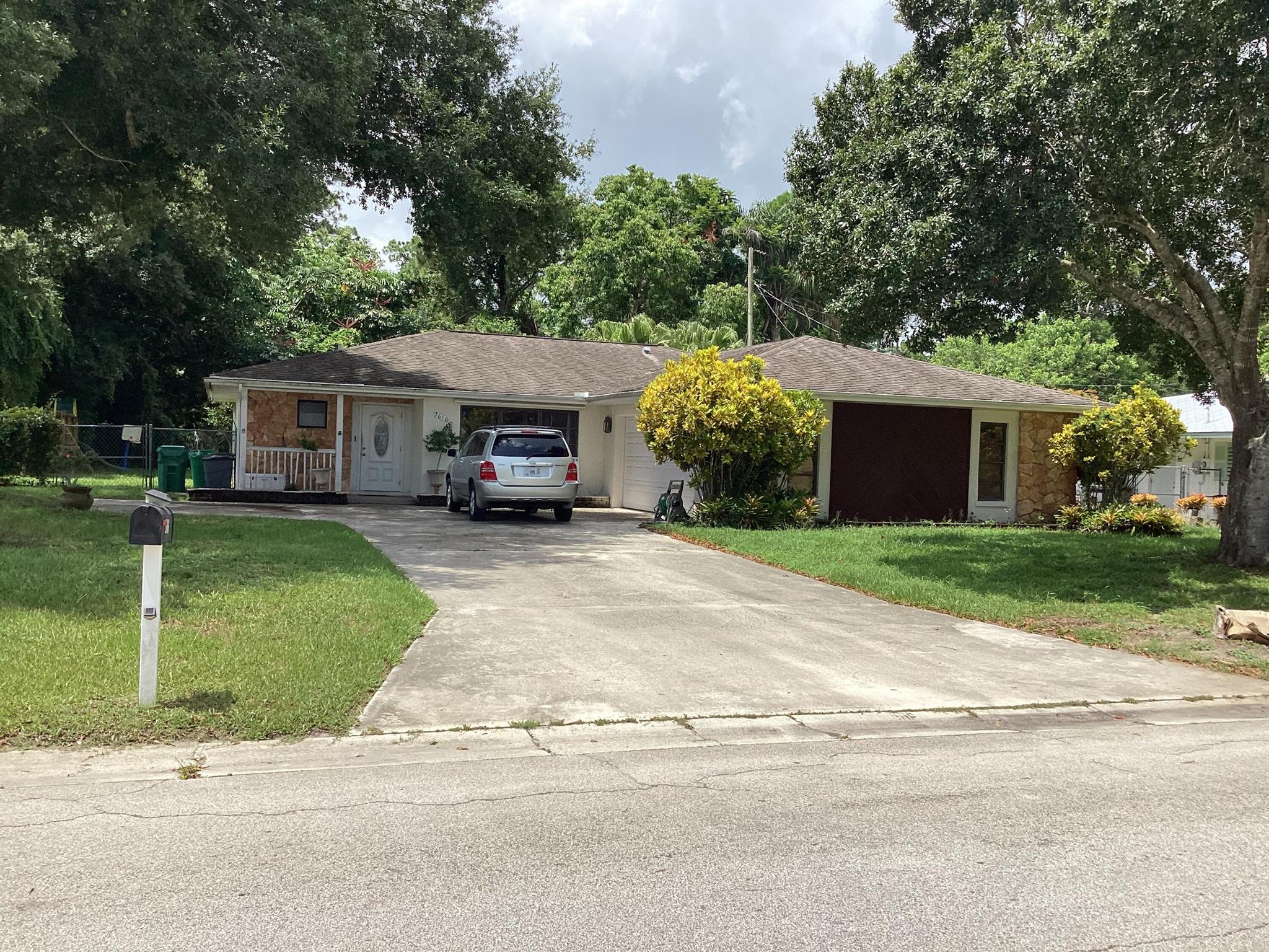 2616 Newport Dr