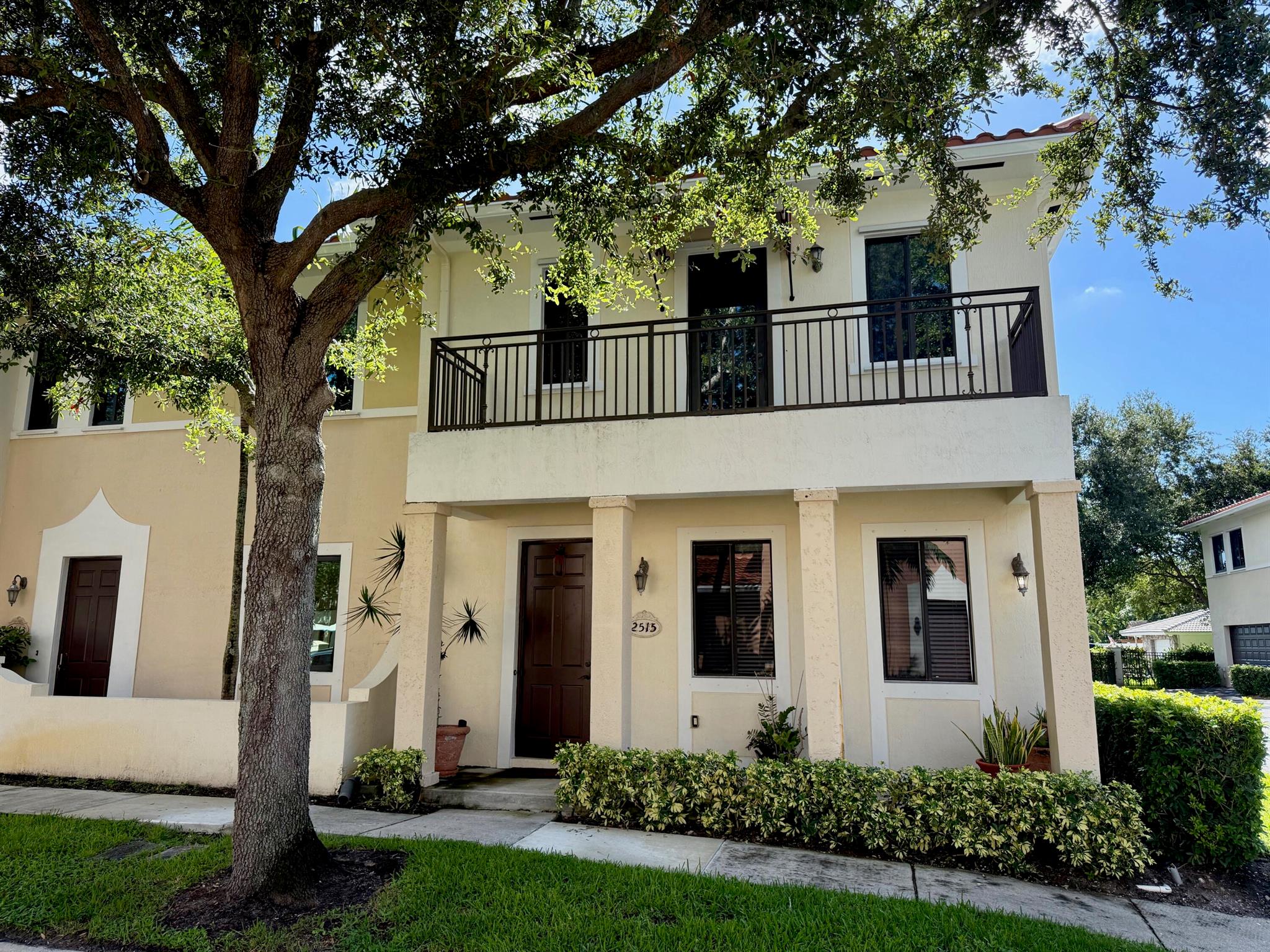 2515 Venetian Ct