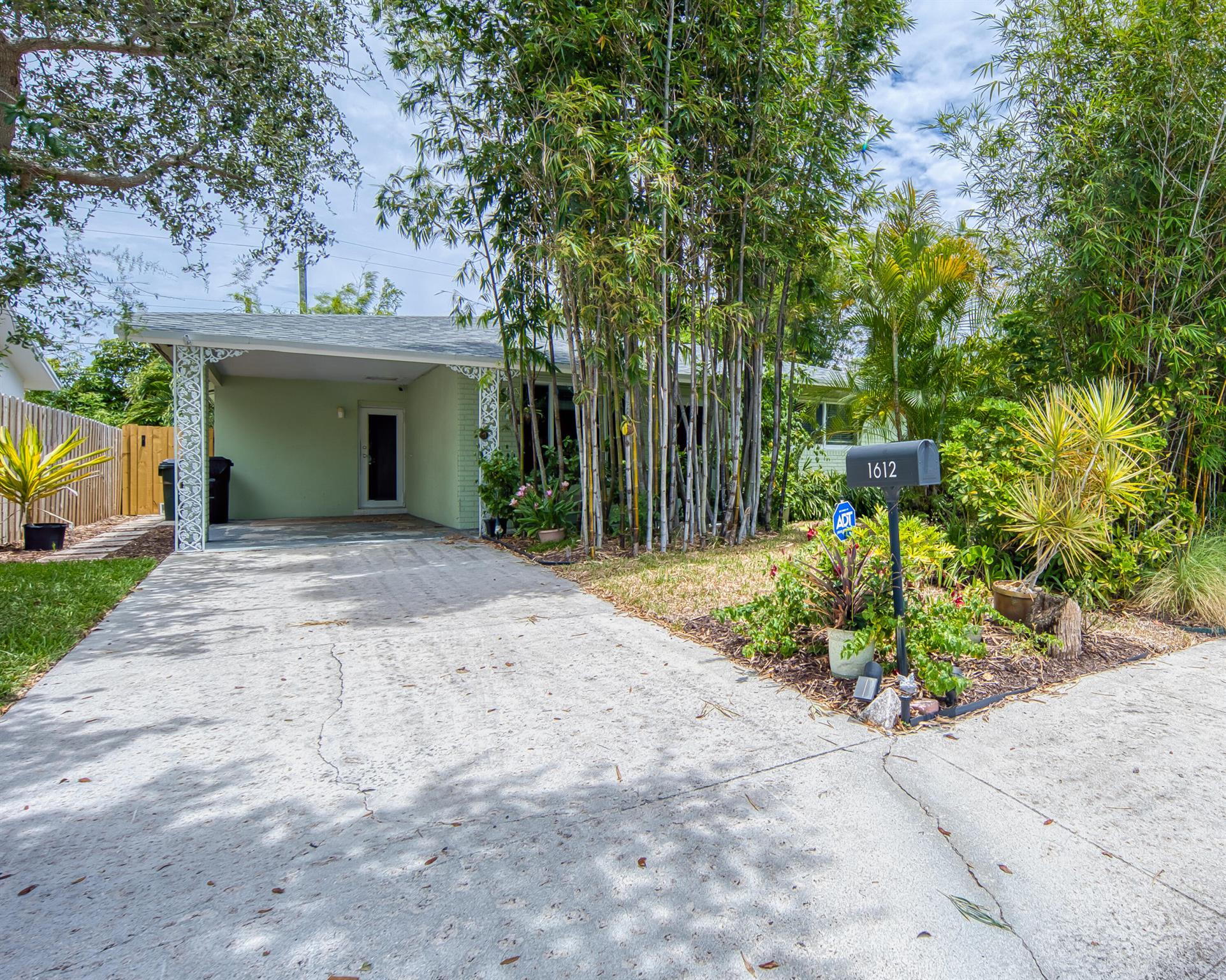 1612 N Ocean Breeze