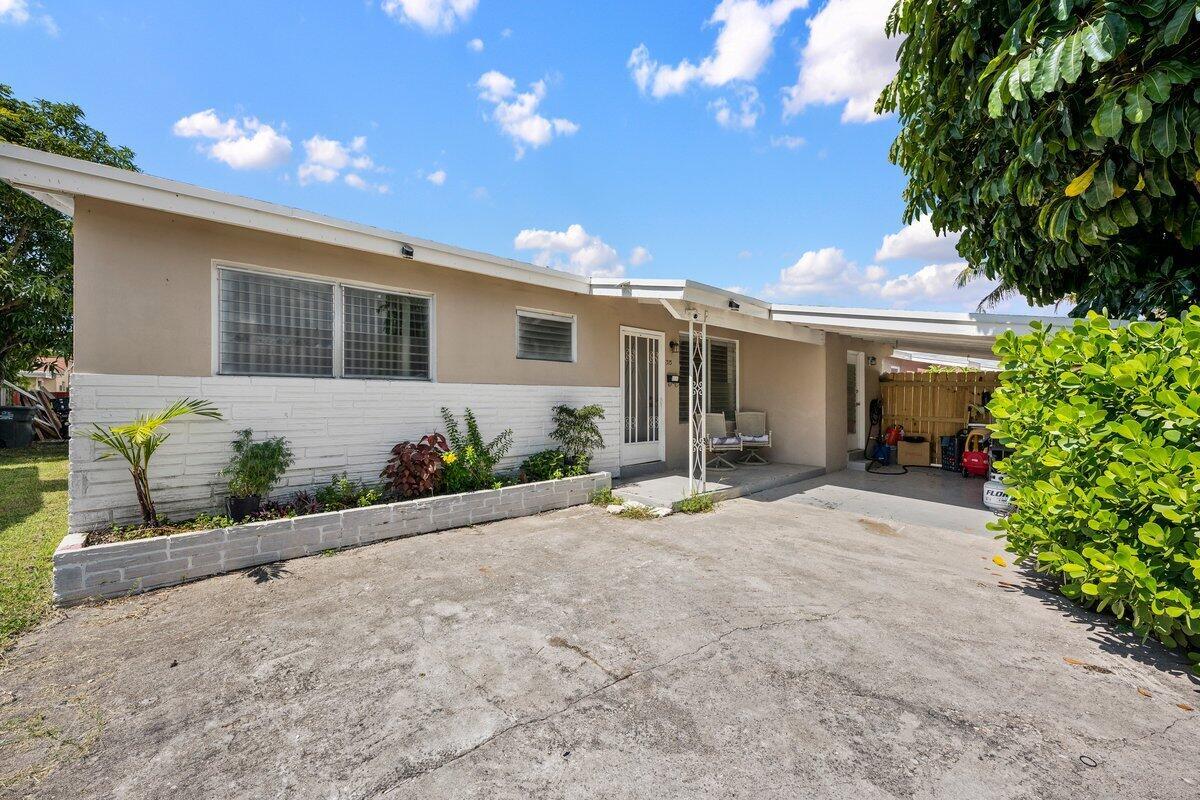 313 SW 7th St