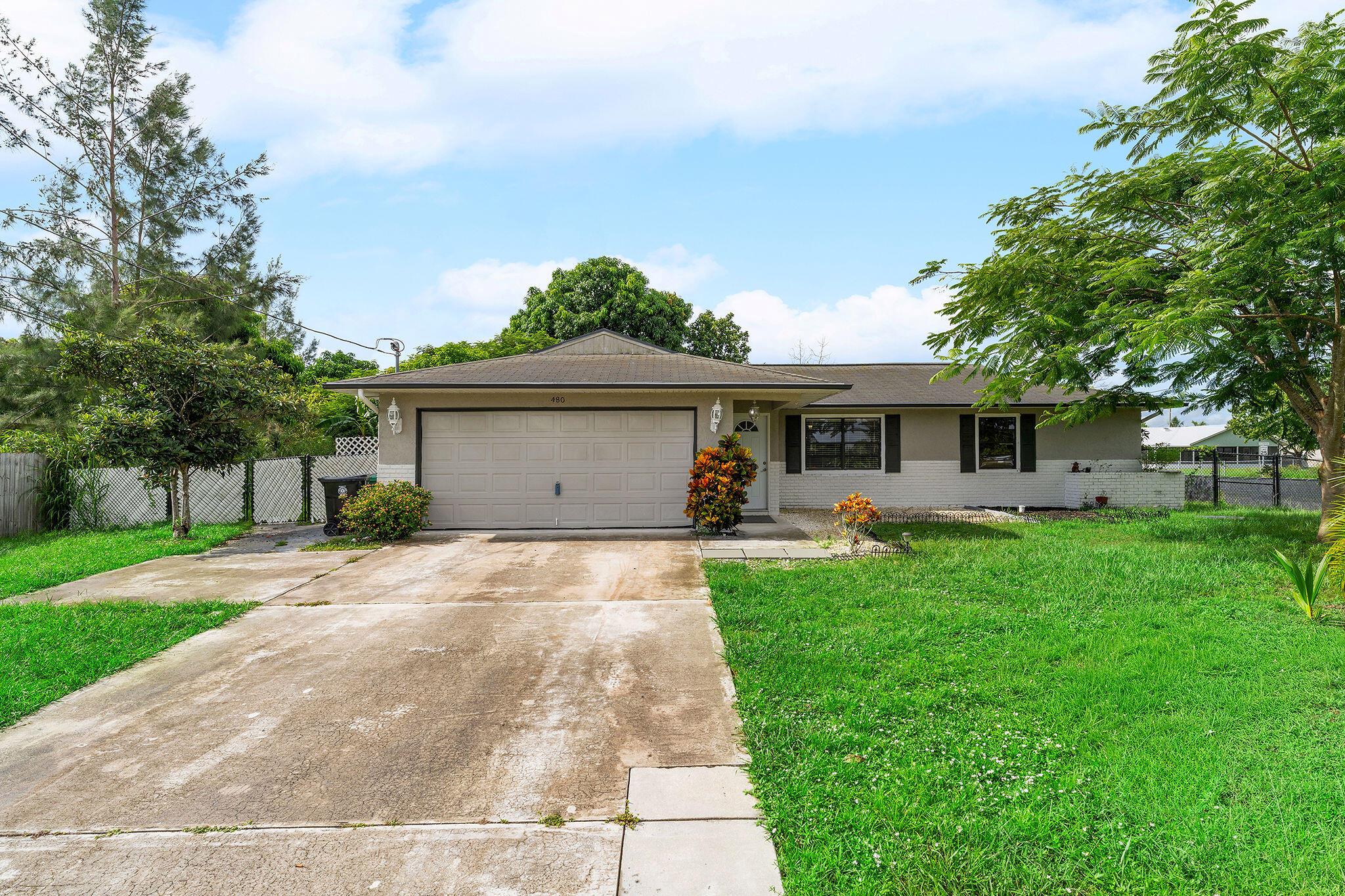 480 SW Lakehurst Dr