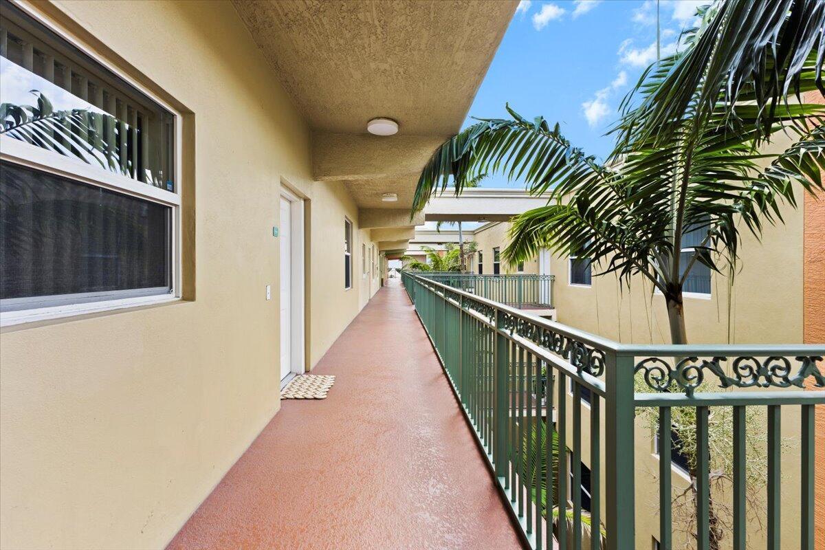 1620 Presidential Way #504b
