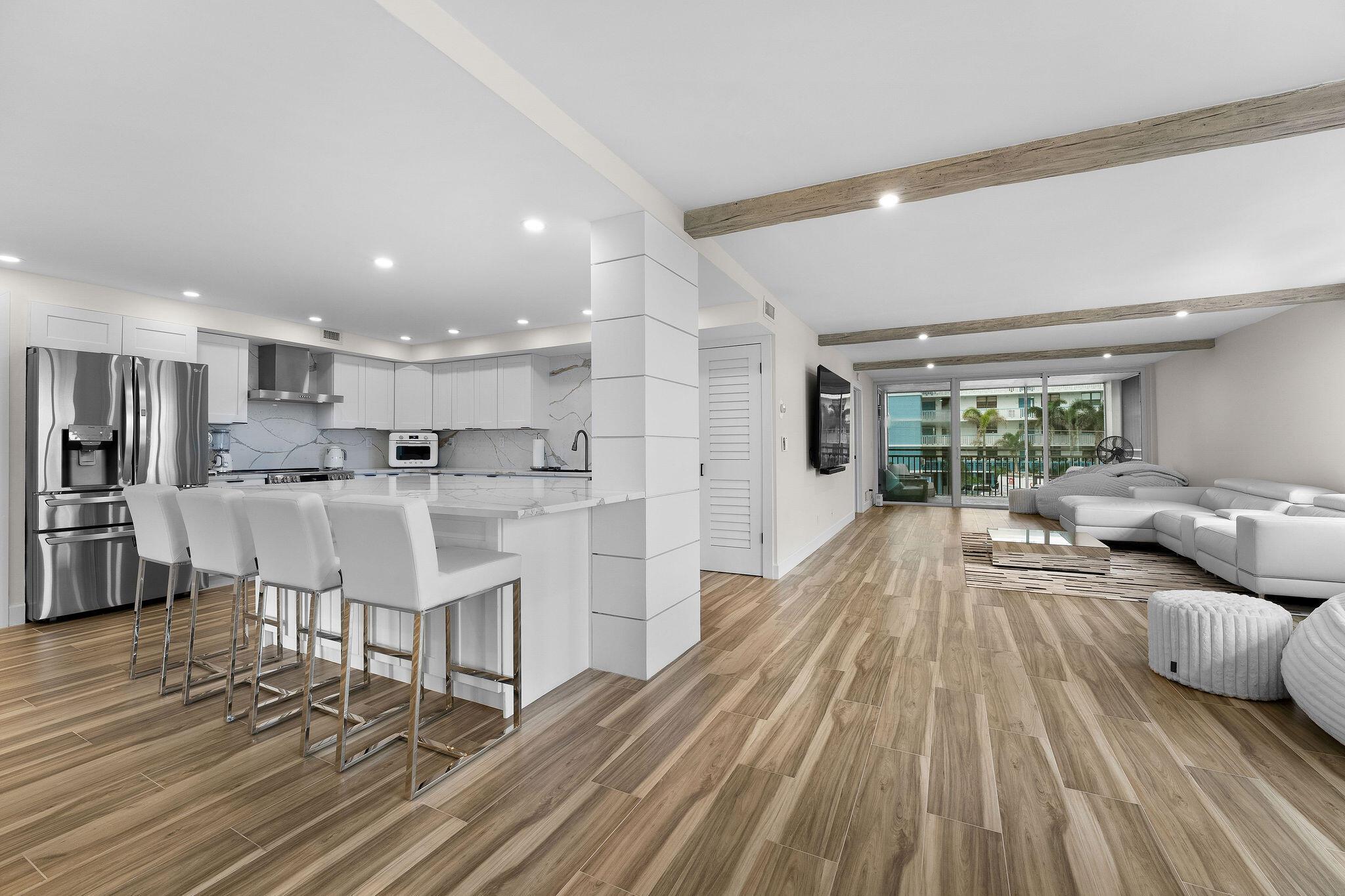 911 Ocean Dr #201
