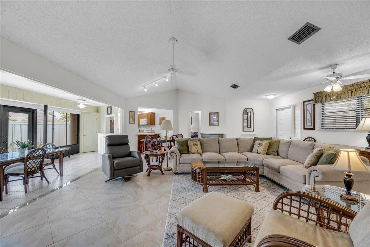 1127 E Seminole Ave #29d Jupiter, FL 33477