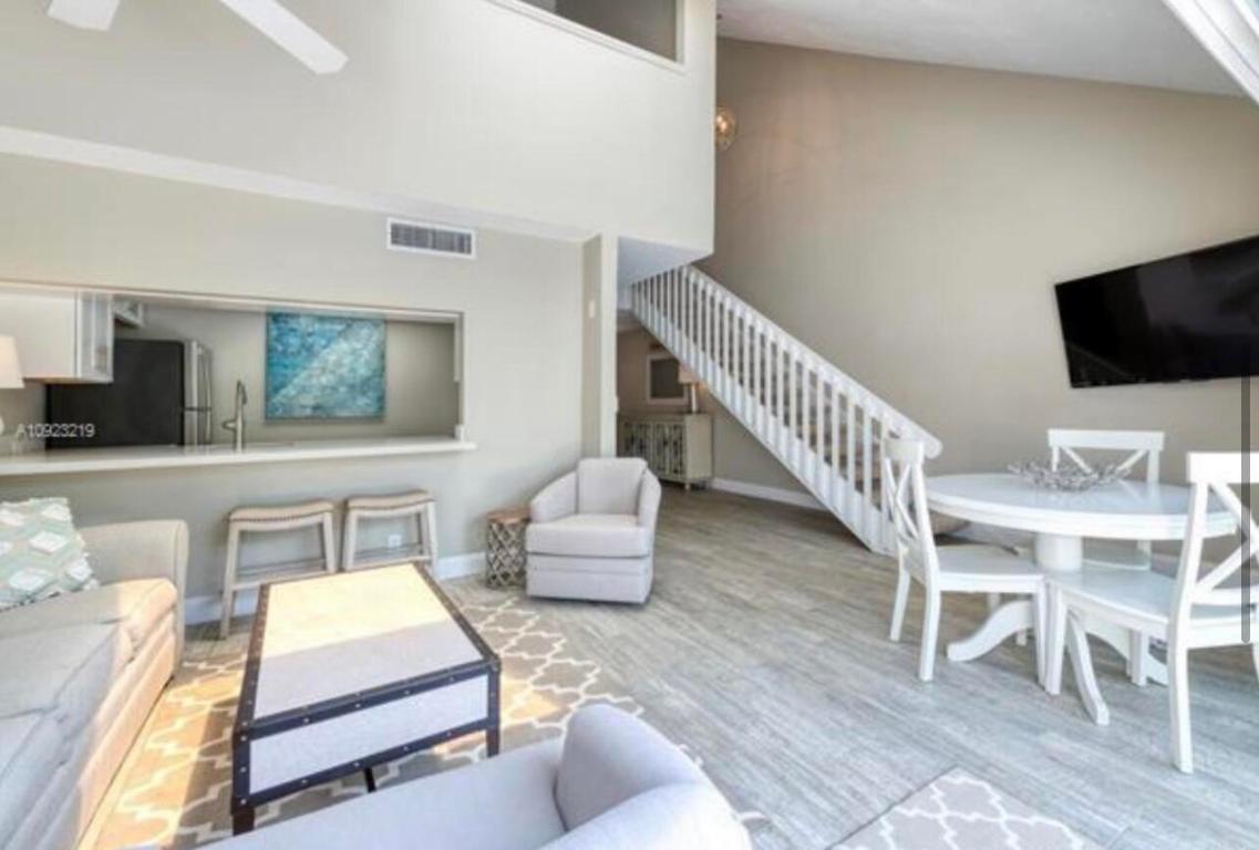 1605 S Us Hwy 1 #M2-202 Jupiter, FL 33477