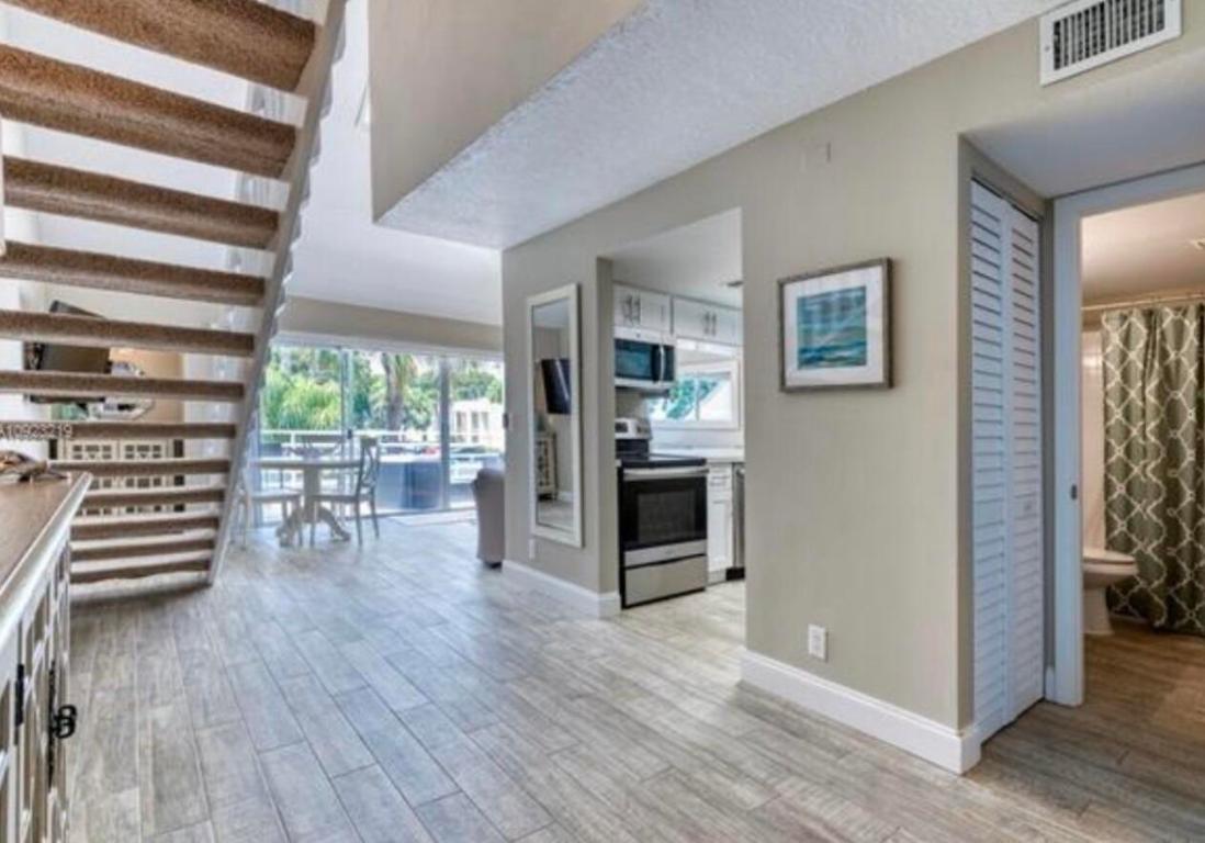 1605 S Us Hwy 1 #M2-202 Jupiter, FL 33477