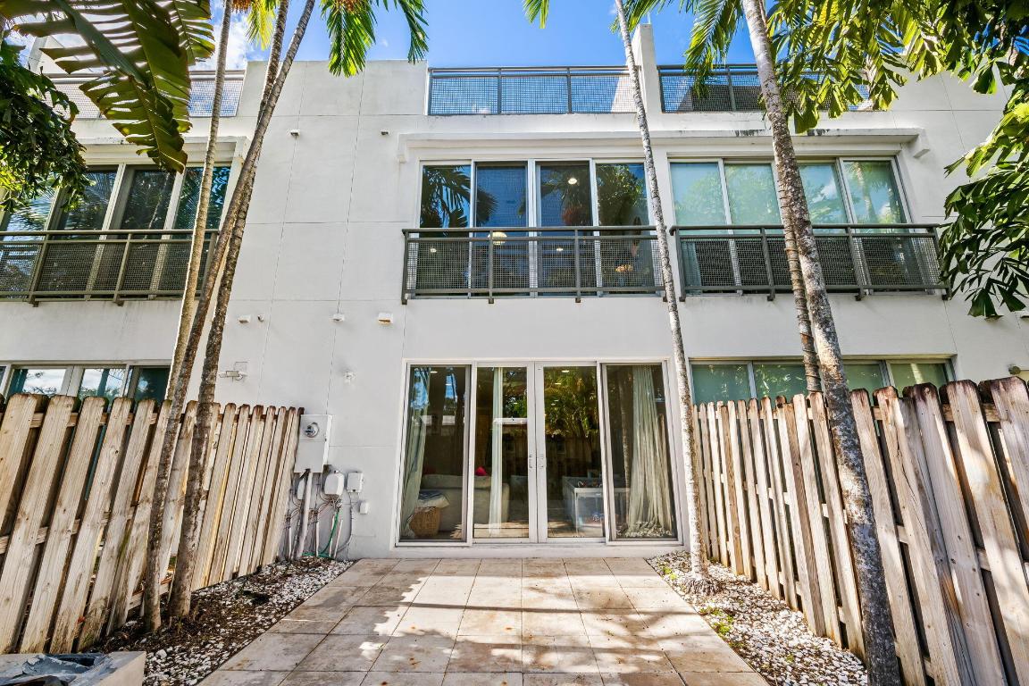 830 NE 19th Fort Lauderdale, FL 33304