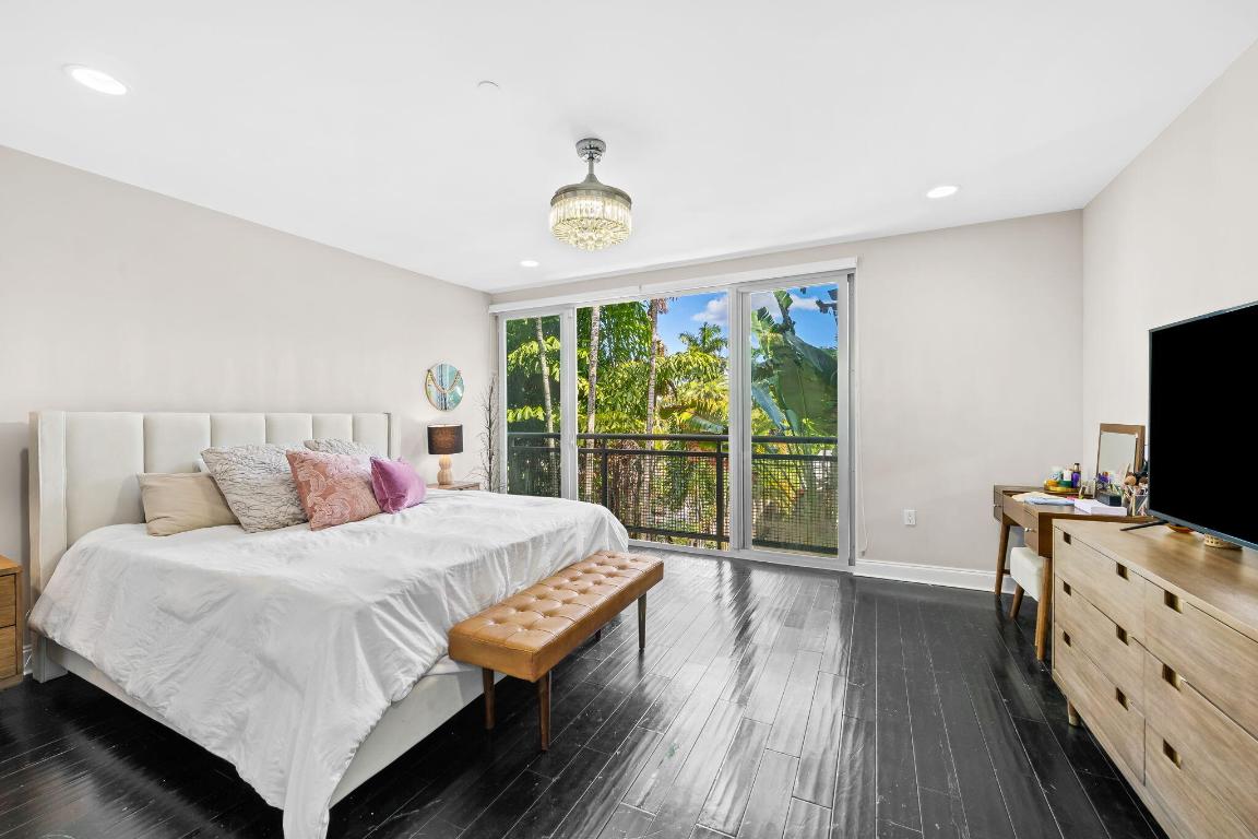 830 NE 19th Fort Lauderdale, FL 33304