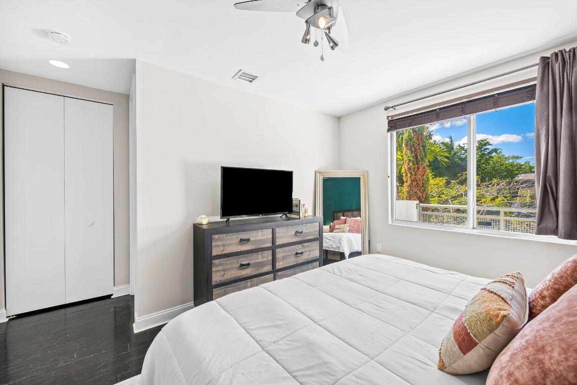 830 NE 19th Fort Lauderdale, FL 33304