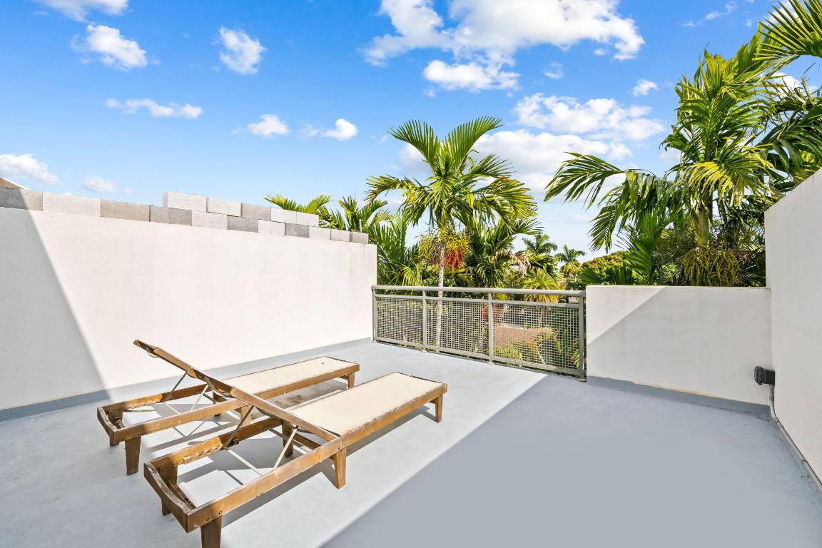 830 NE 19th Fort Lauderdale, FL 33304