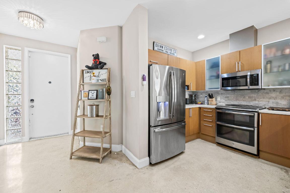 830 NE 19th Fort Lauderdale, FL 33304