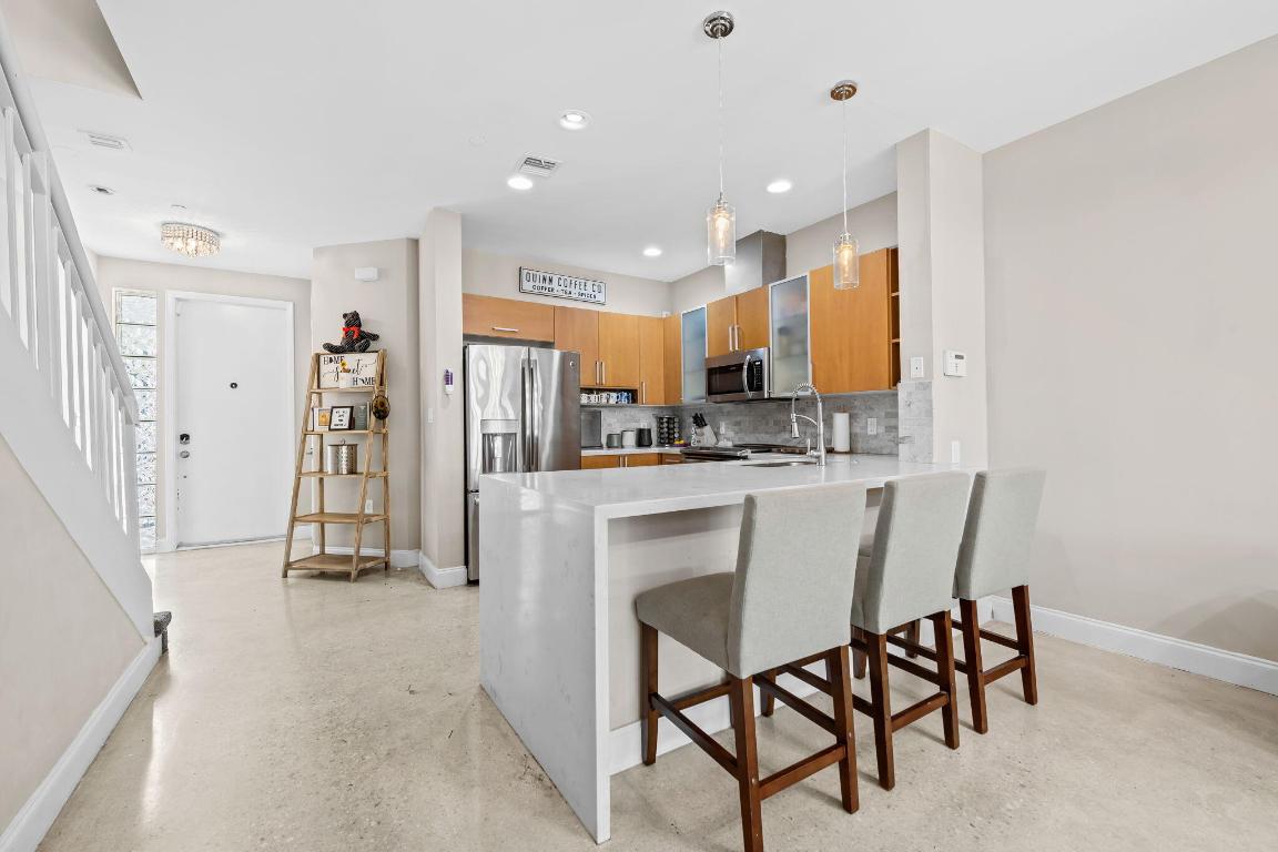 830 NE 19th Fort Lauderdale, FL 33304