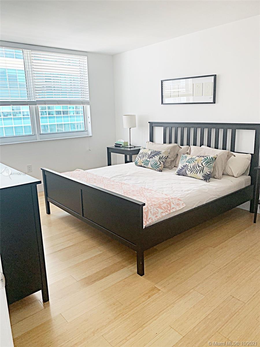 1155 Brickell Bay Dr #2701, Miami, FL 33131