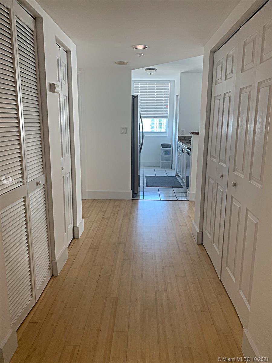 1155 Brickell Bay Dr #2701, Miami, FL 33131