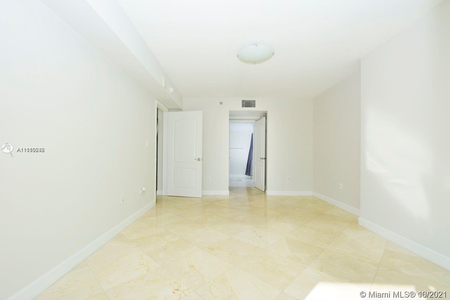 1200 Brickell Bay Dr #3817, Miami, FL 33131