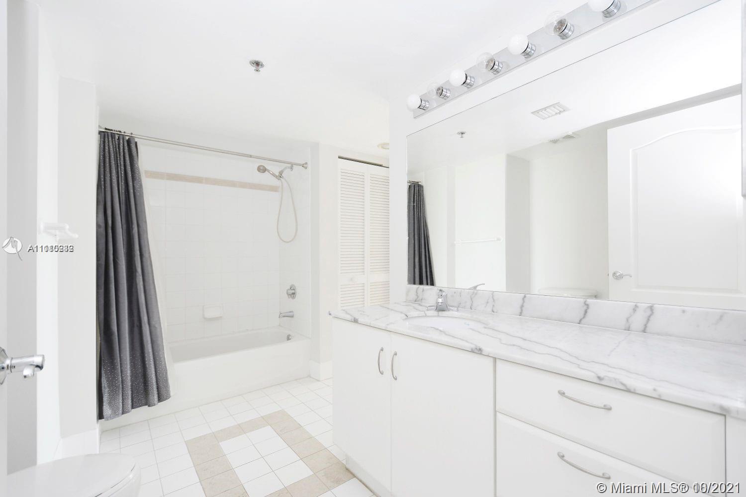 1200 Brickell Bay Dr #3817, Miami, FL 33131