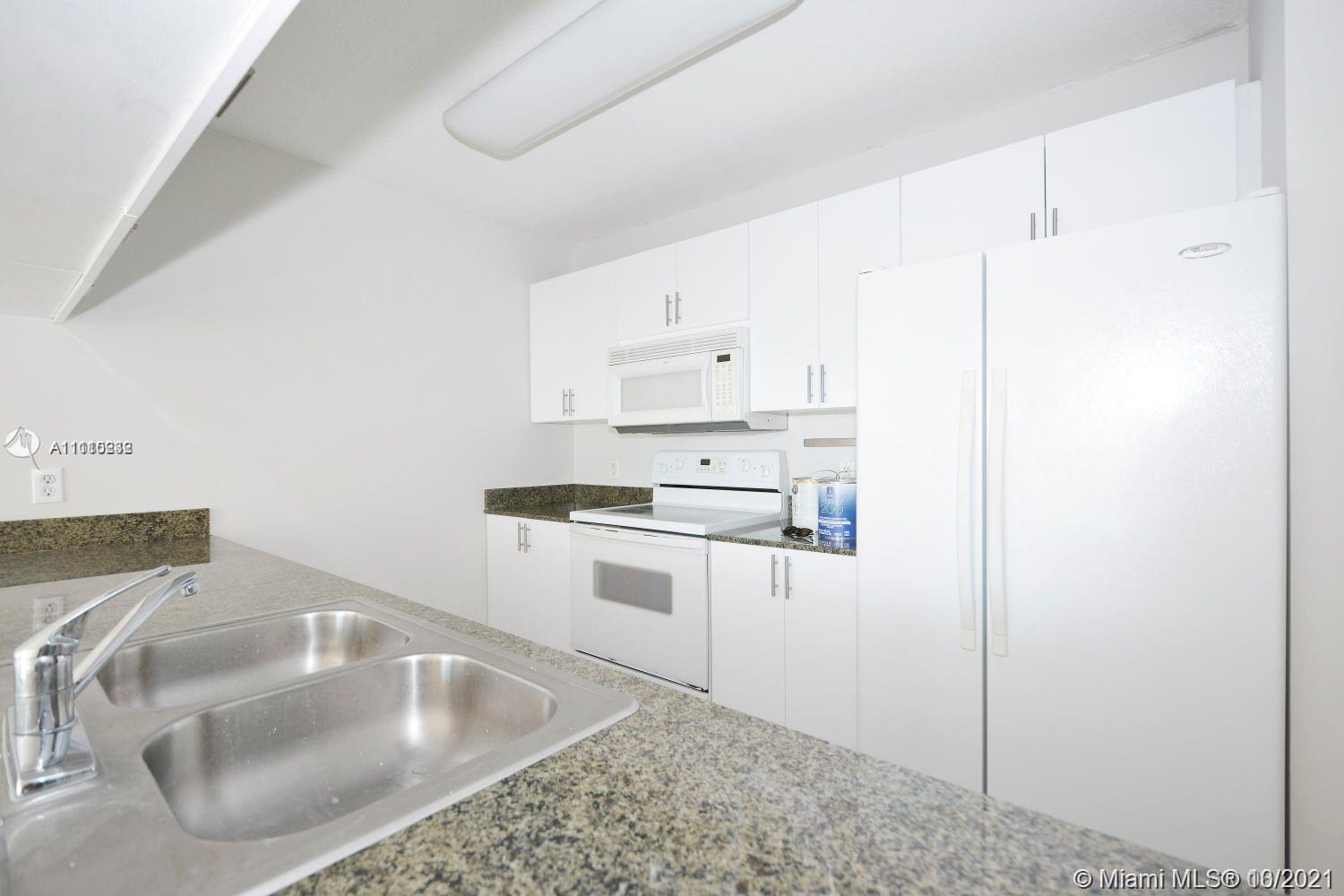 1200 Brickell Bay Dr #3817, Miami, FL 33131